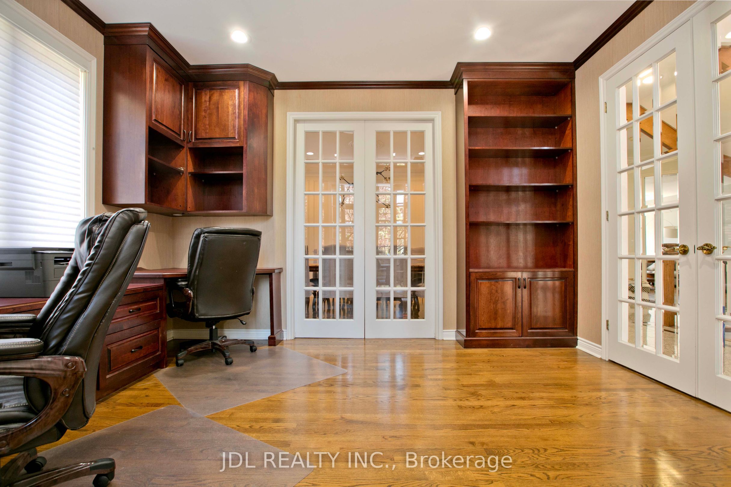 53 Aldershot Crescent Property Photo 7