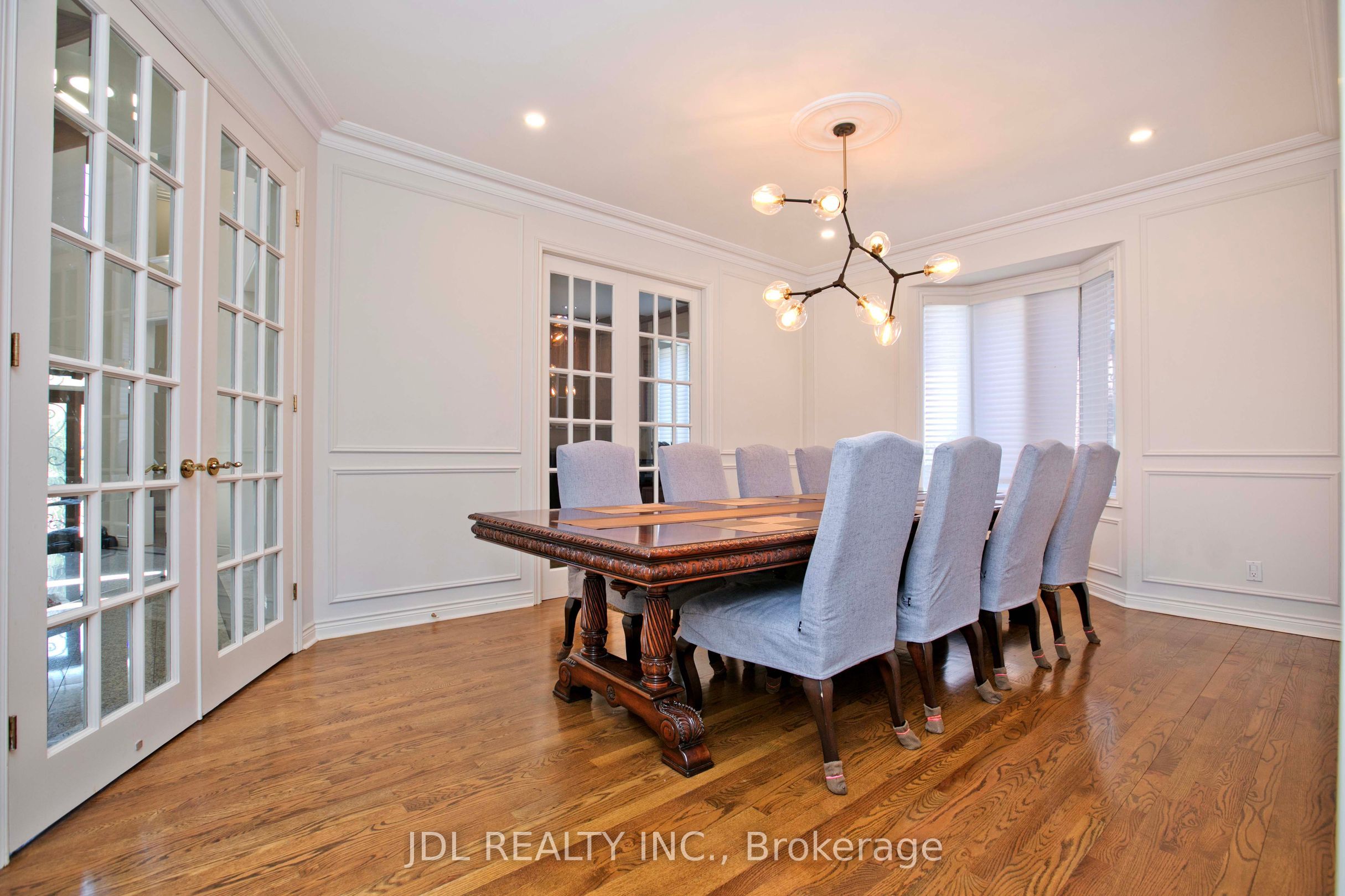 53 Aldershot Crescent Property Photo 8