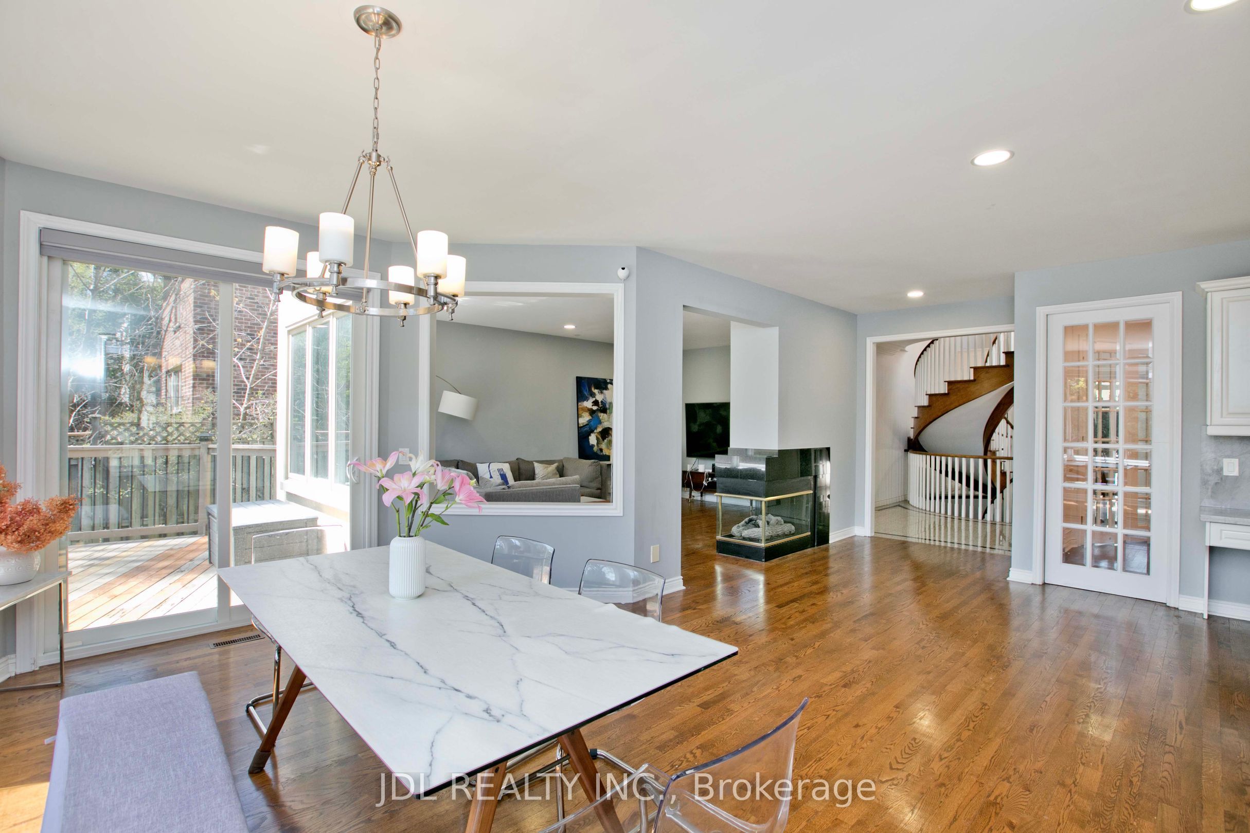 53 Aldershot Crescent Property Photo 9