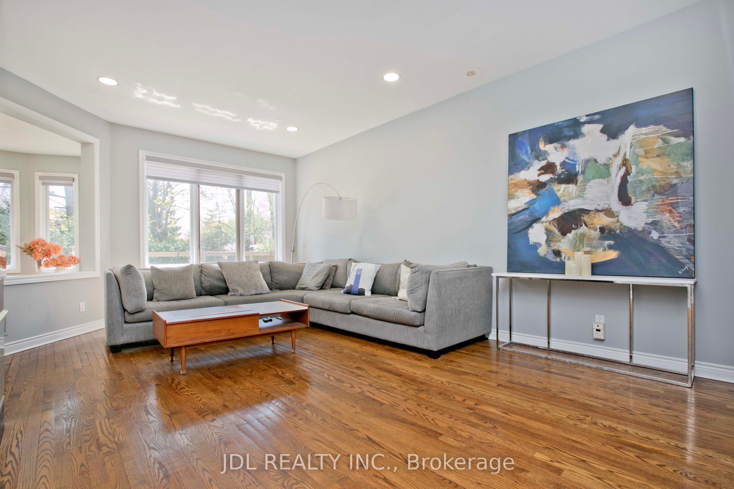 53 Aldershot Crescent Property Photo 16
