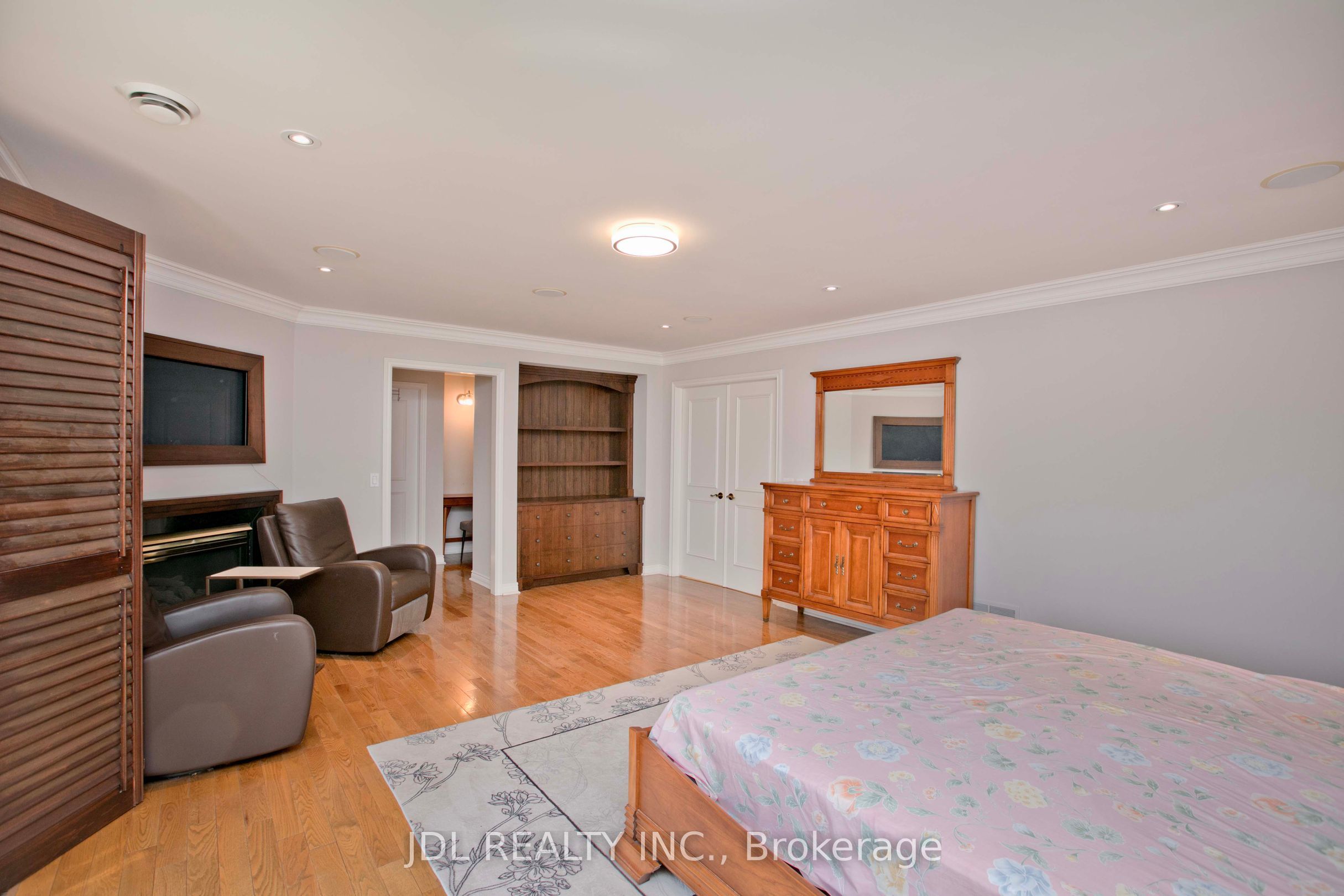 53 Aldershot Crescent Property Photo 21