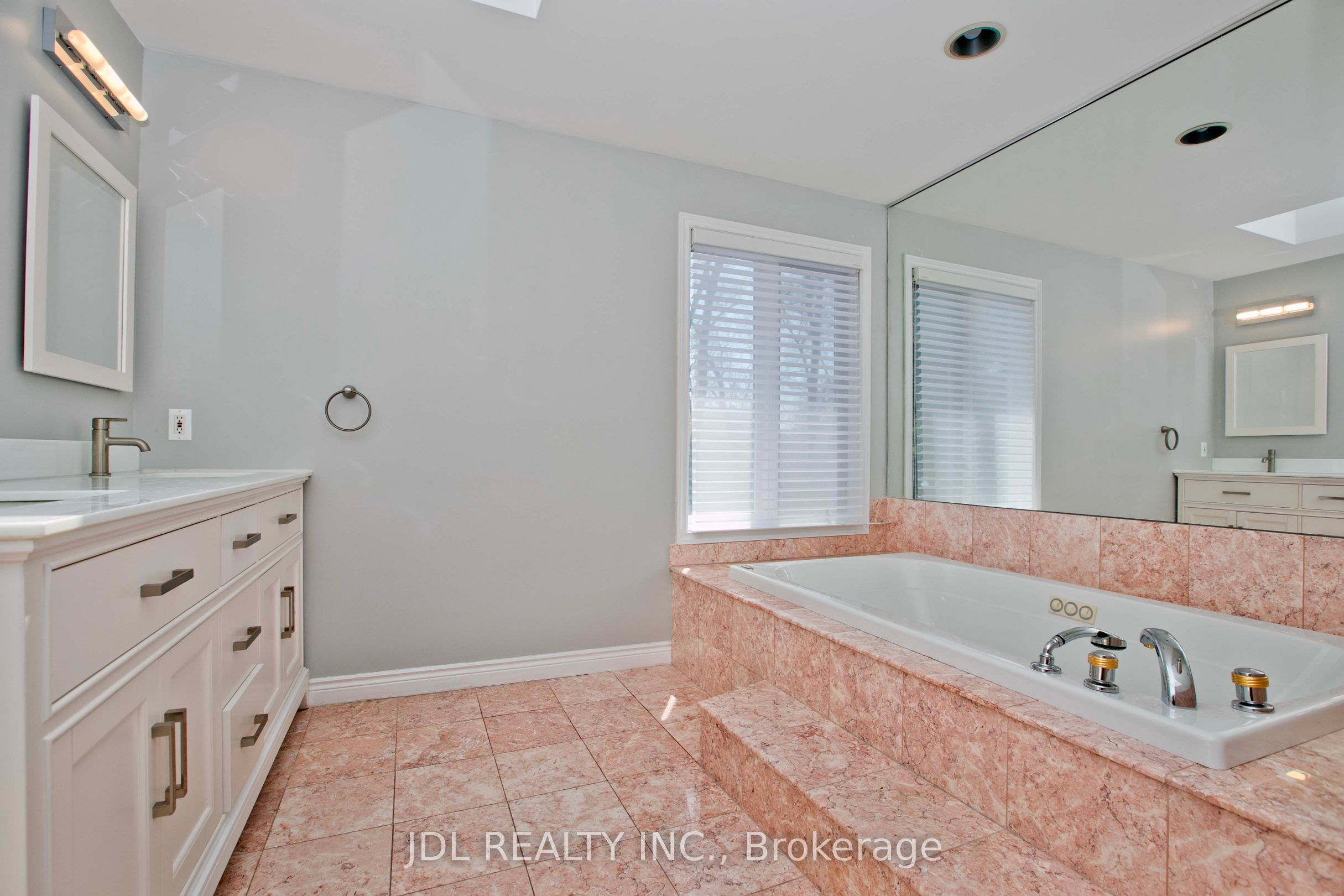53 Aldershot Crescent Property Photo 25