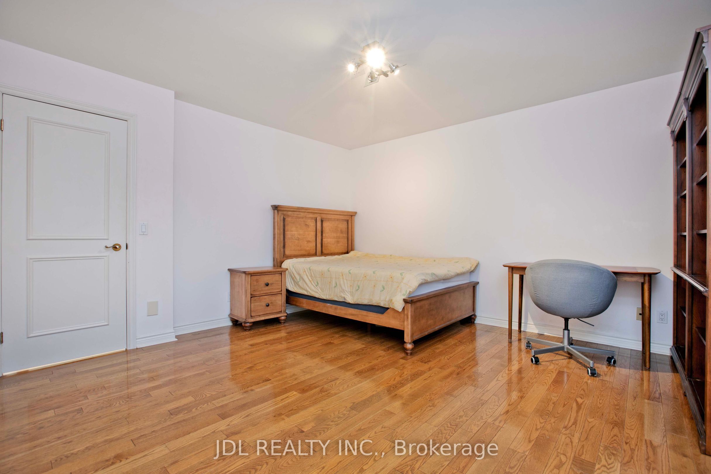 53 Aldershot Crescent Property Photo 26