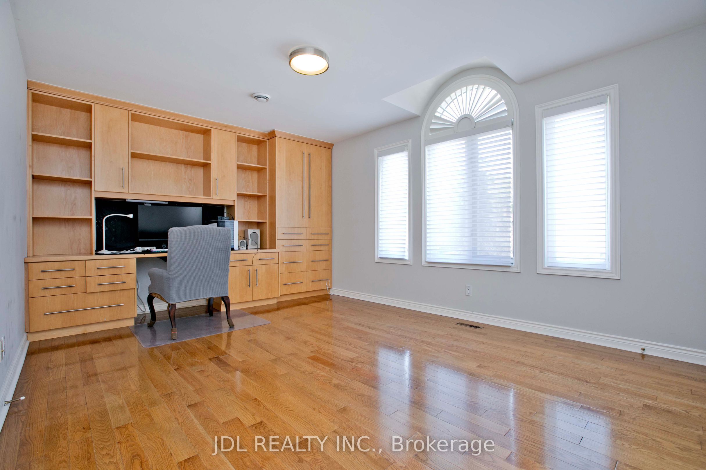 53 Aldershot Crescent Property Photo 31