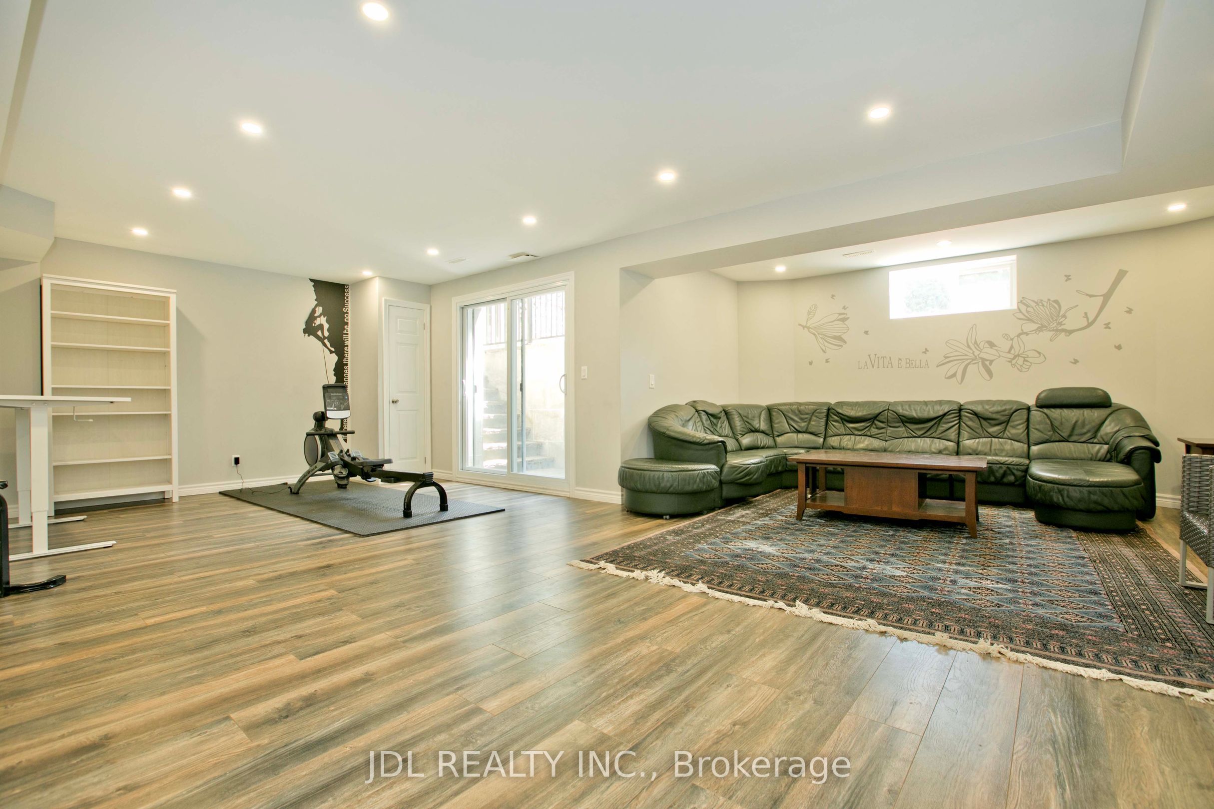 53 Aldershot Crescent Property Photo 32