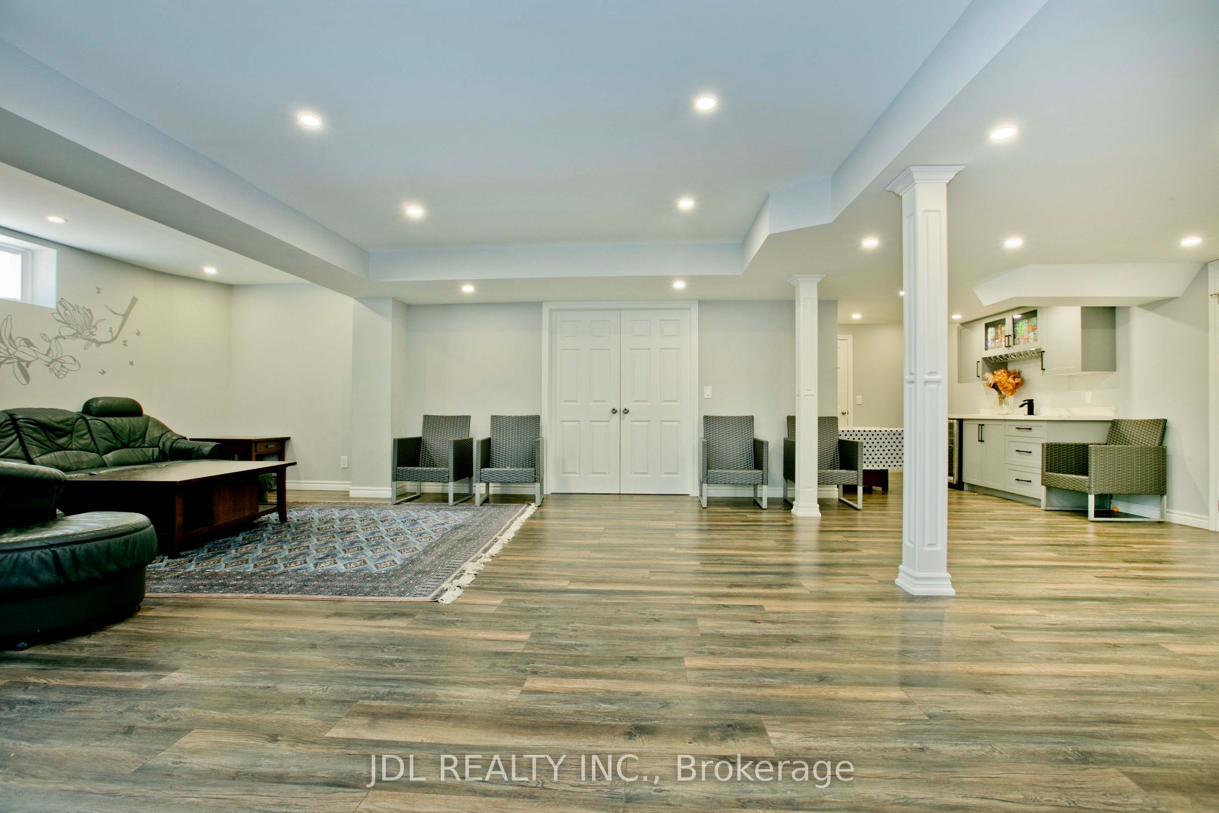 53 Aldershot Crescent Property Photo 33