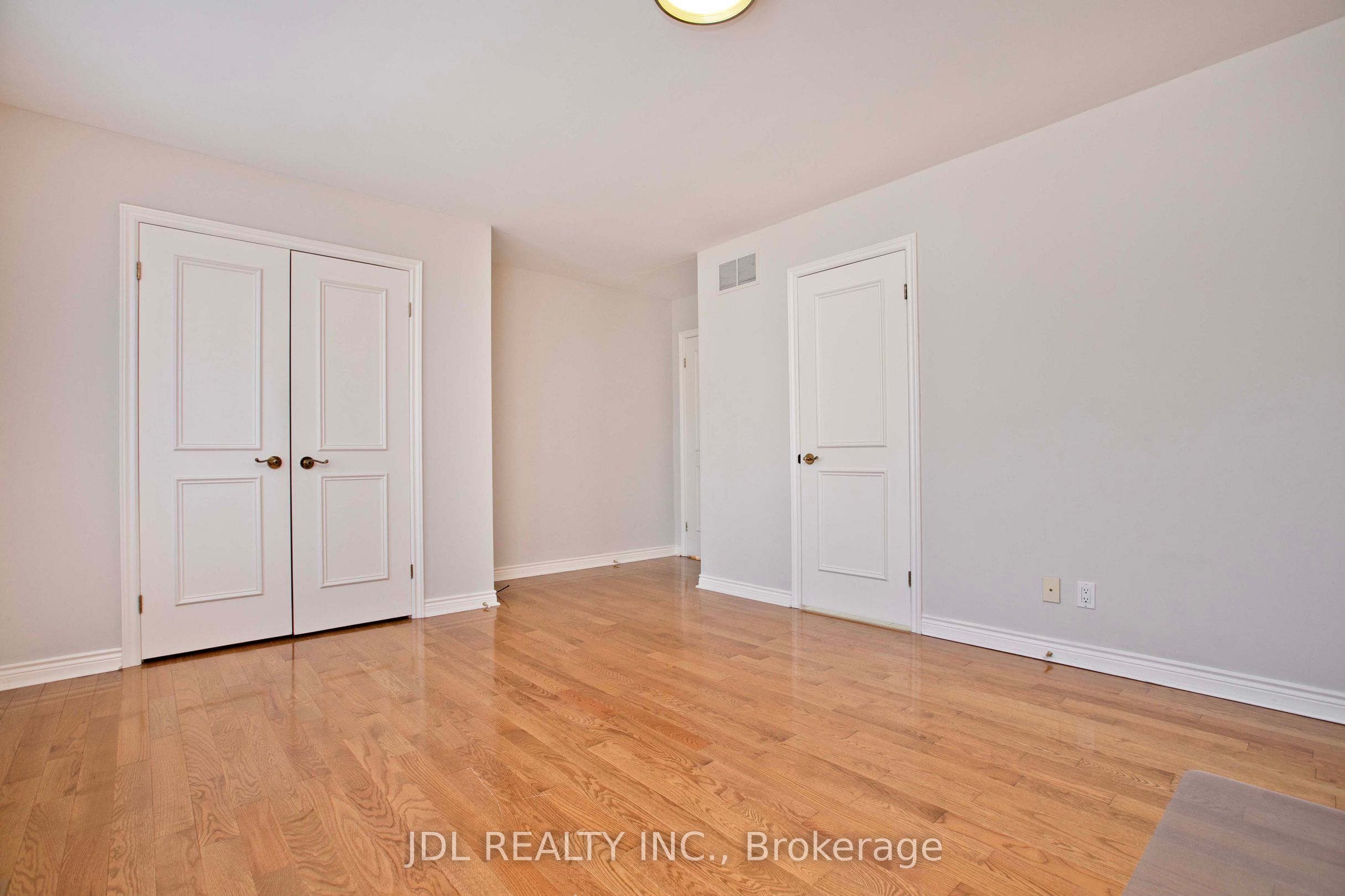 53 Aldershot Crescent Property Photo 35
