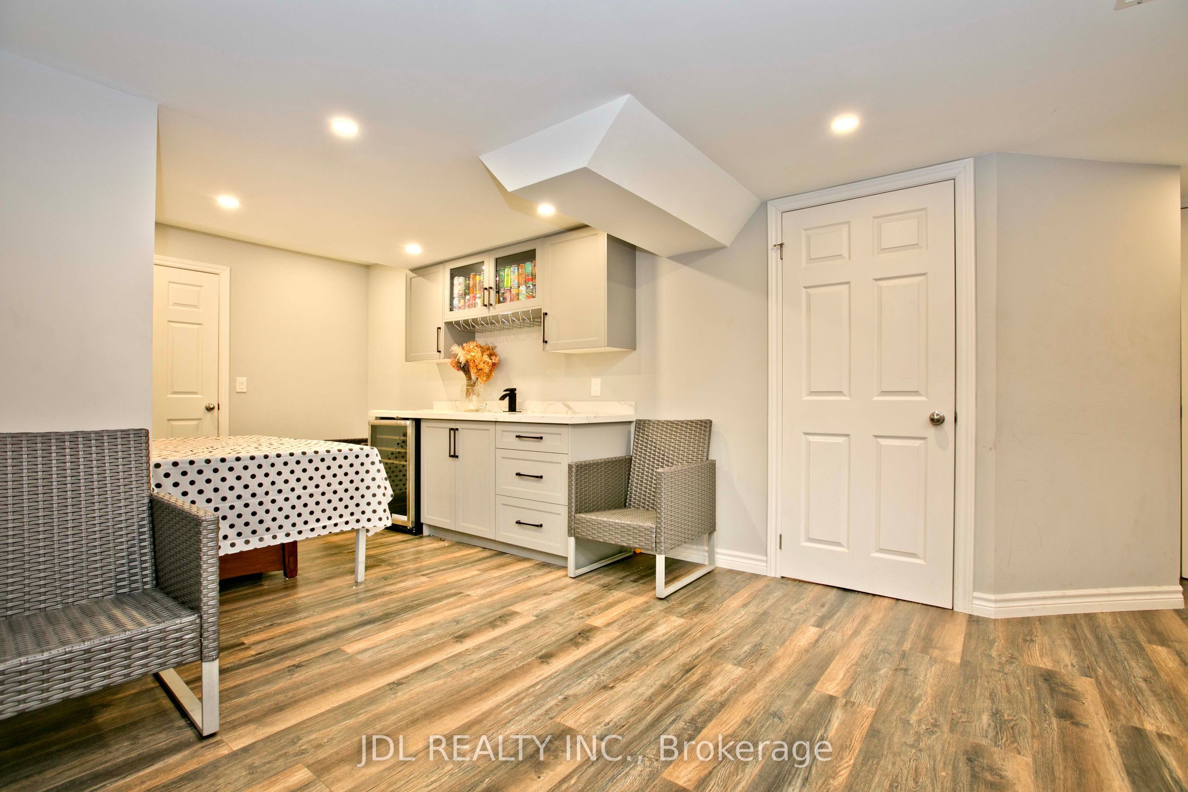 53 Aldershot Crescent Property Photo 37