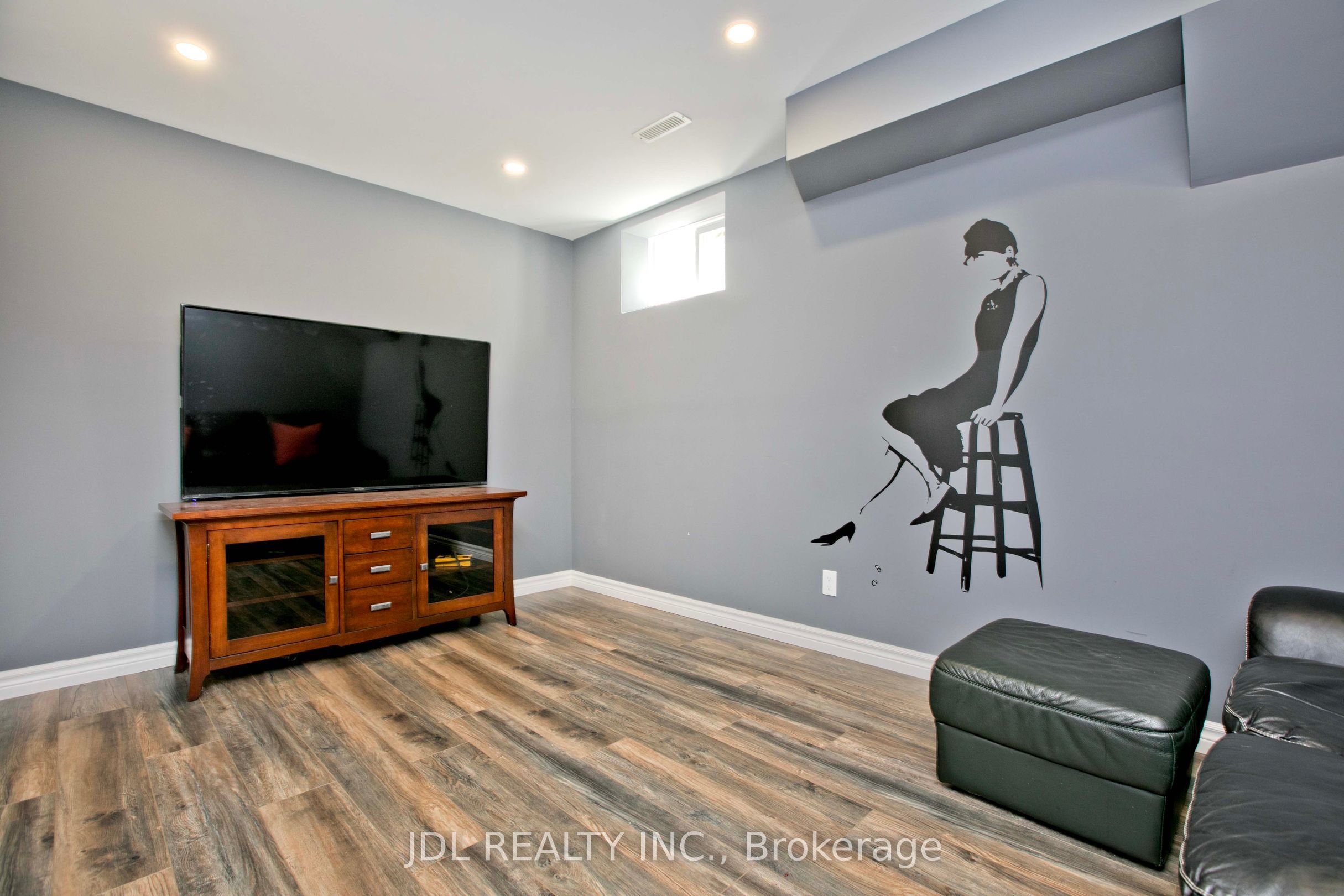 53 Aldershot Crescent Property Photo 38