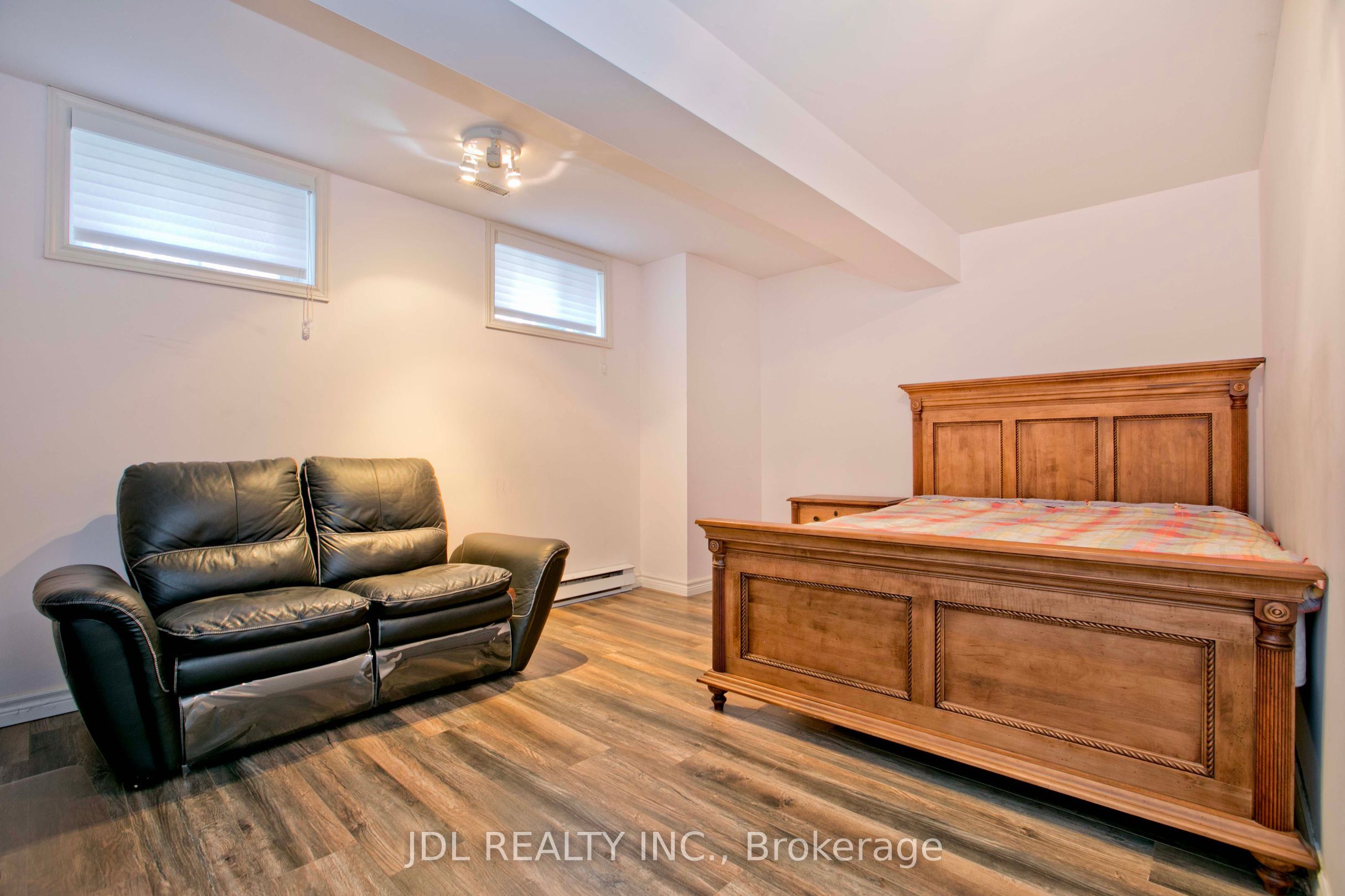 53 Aldershot Crescent Property Photo 41