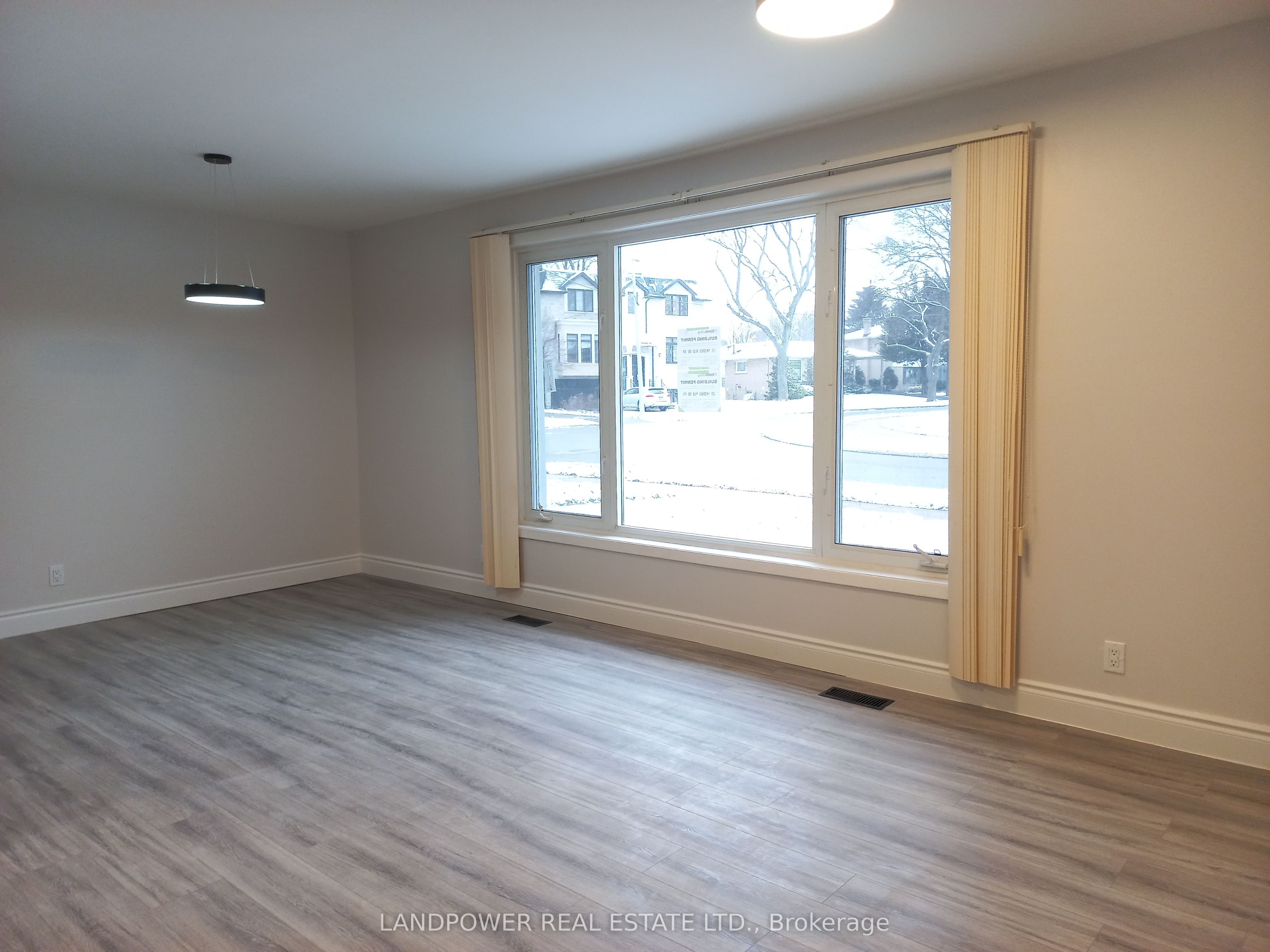 8 Clareville Crescent Property Photo 2
