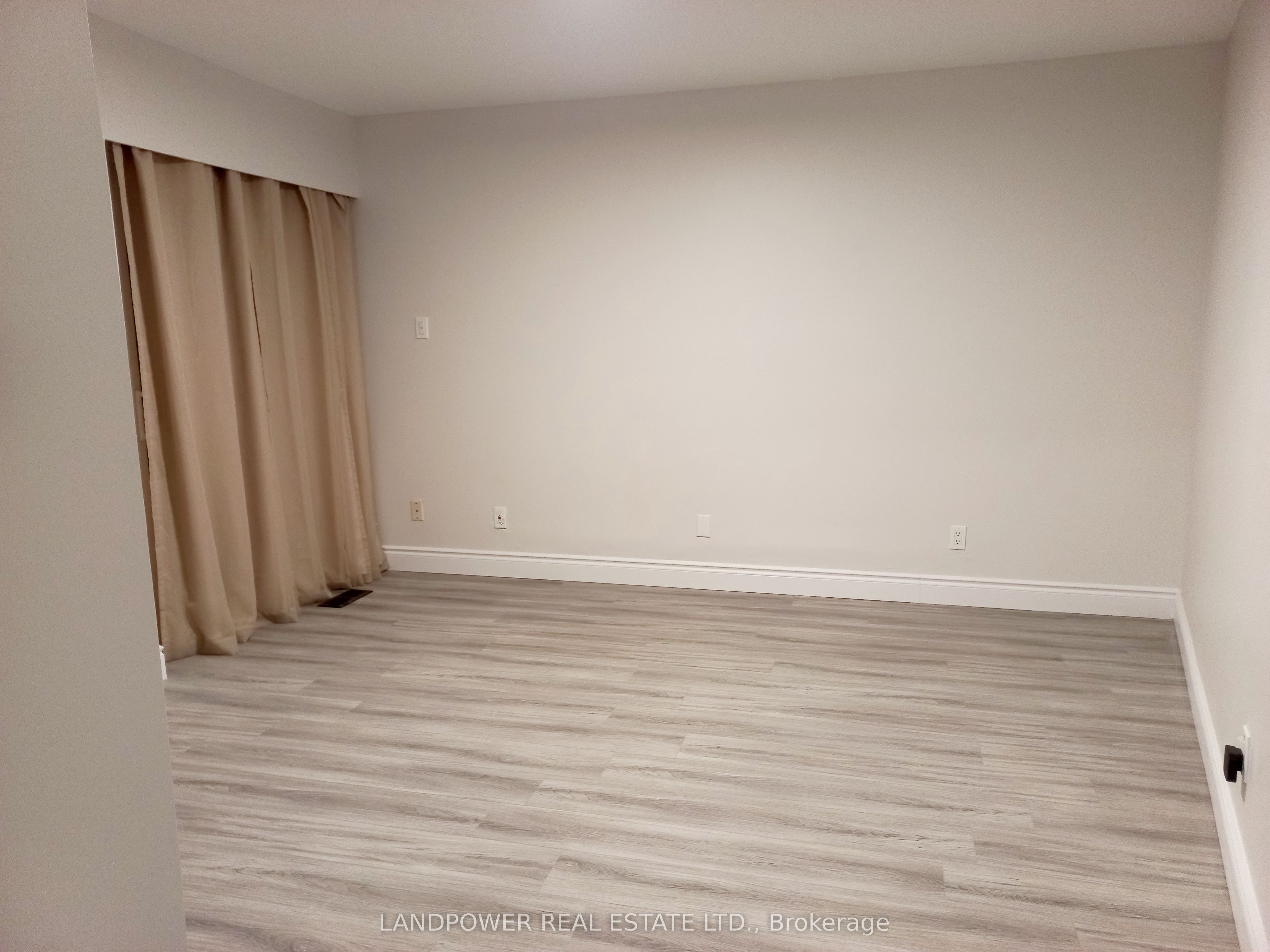 8 Clareville Crescent Property Photo 5