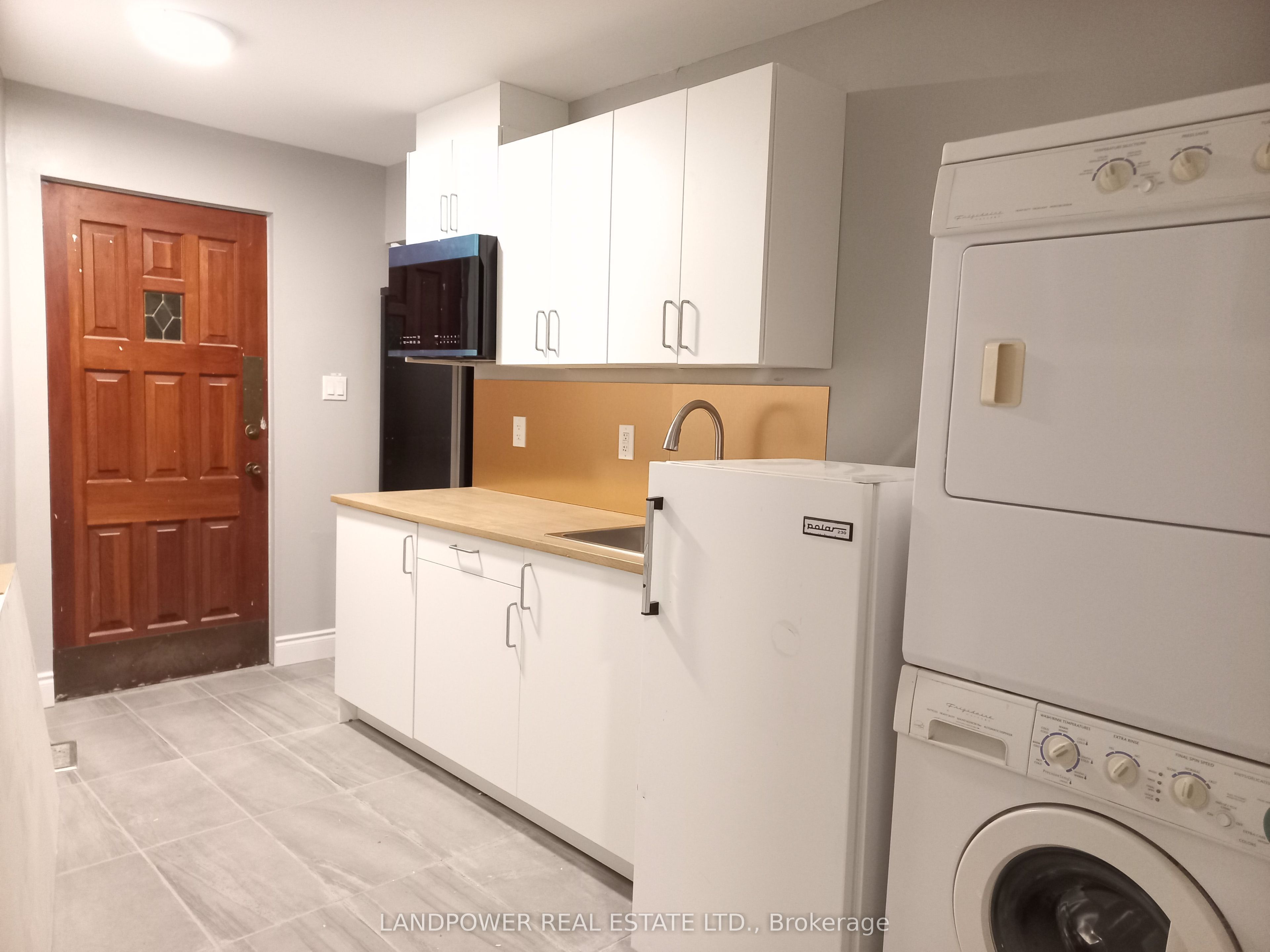 8 Clareville Crescent Property Photo 7
