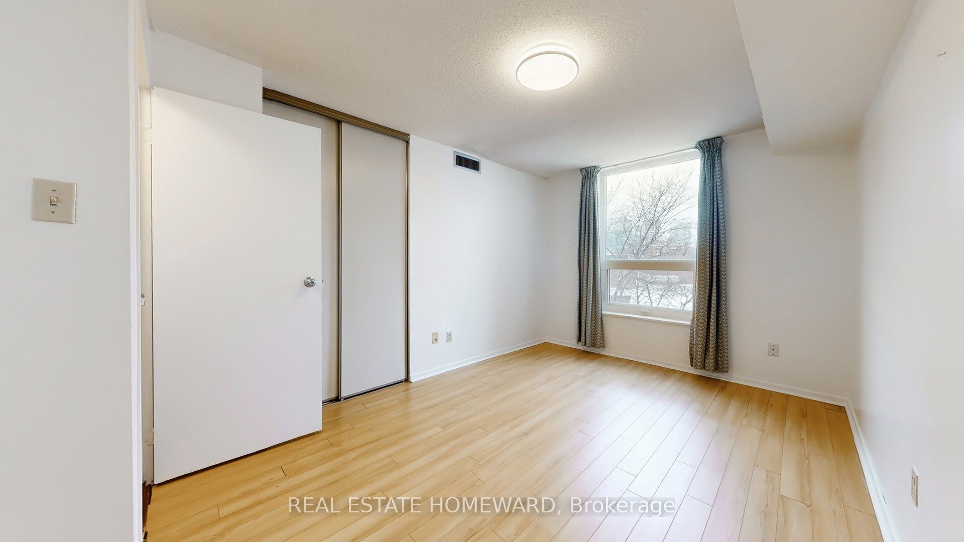 77 Maitland Place 623 Property Photo 17