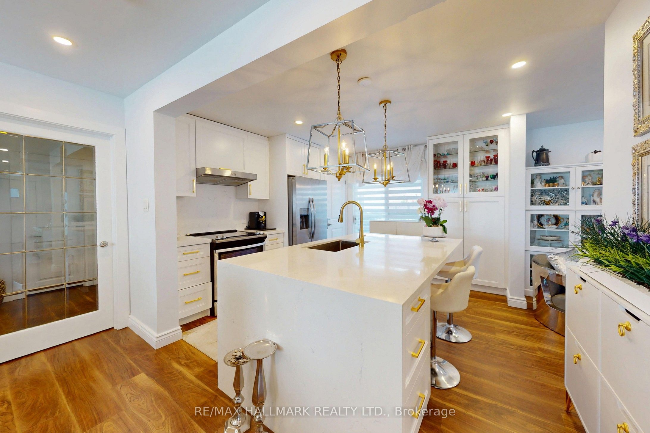 96 Searle Avenue Property Photo 4