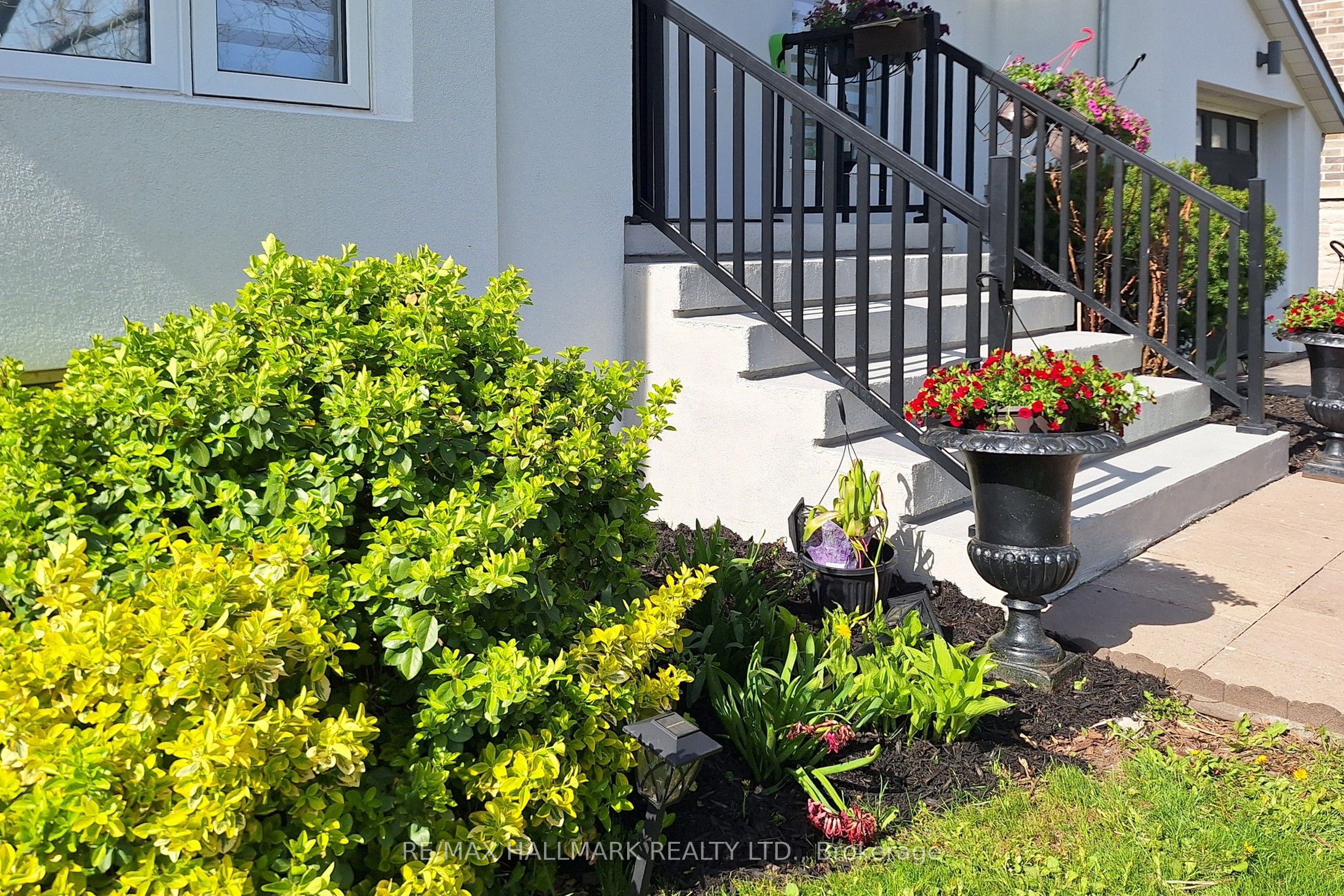 96 Searle Avenue Property Photo 10