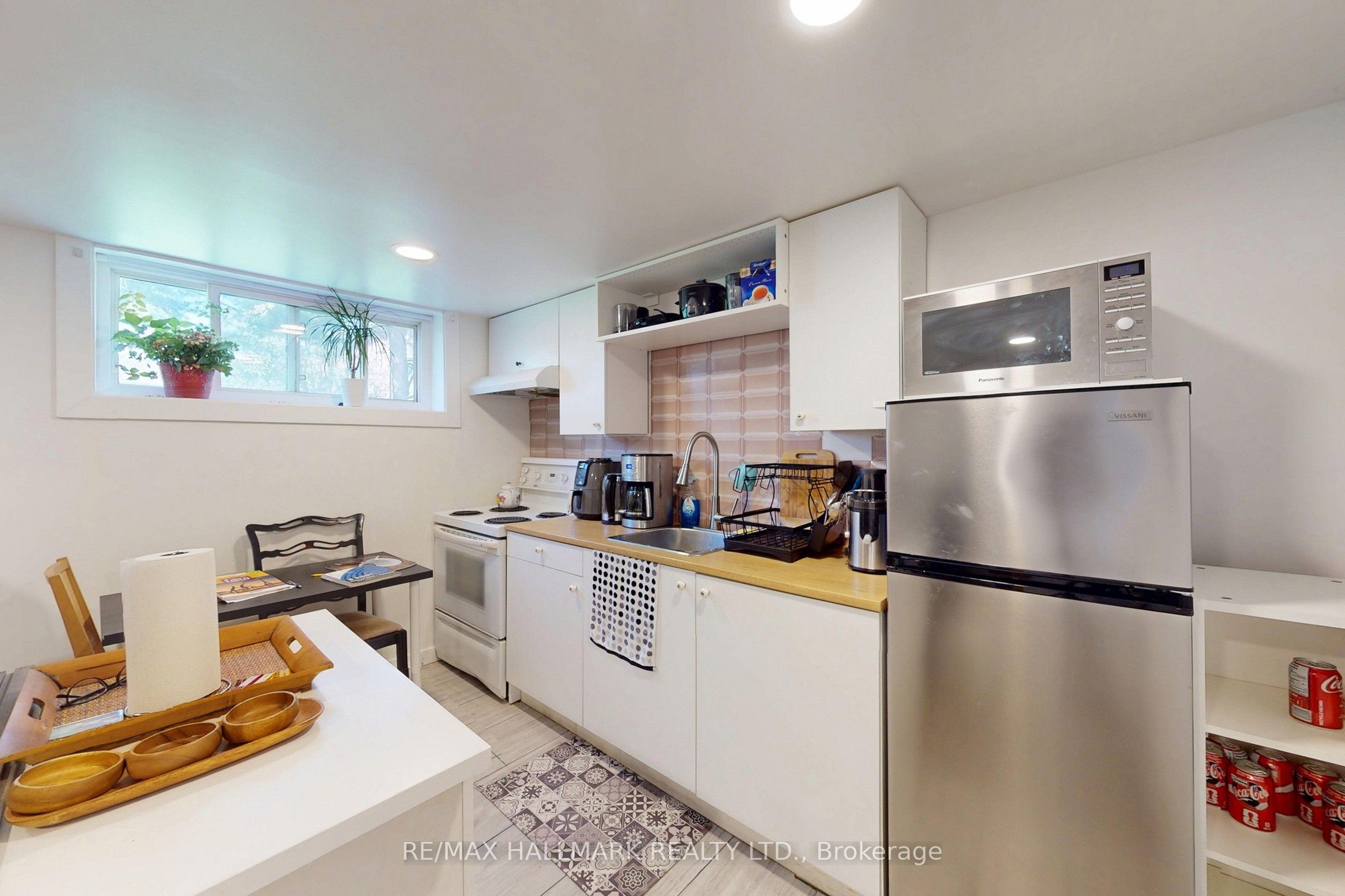 96 Searle Avenue Property Photo 28