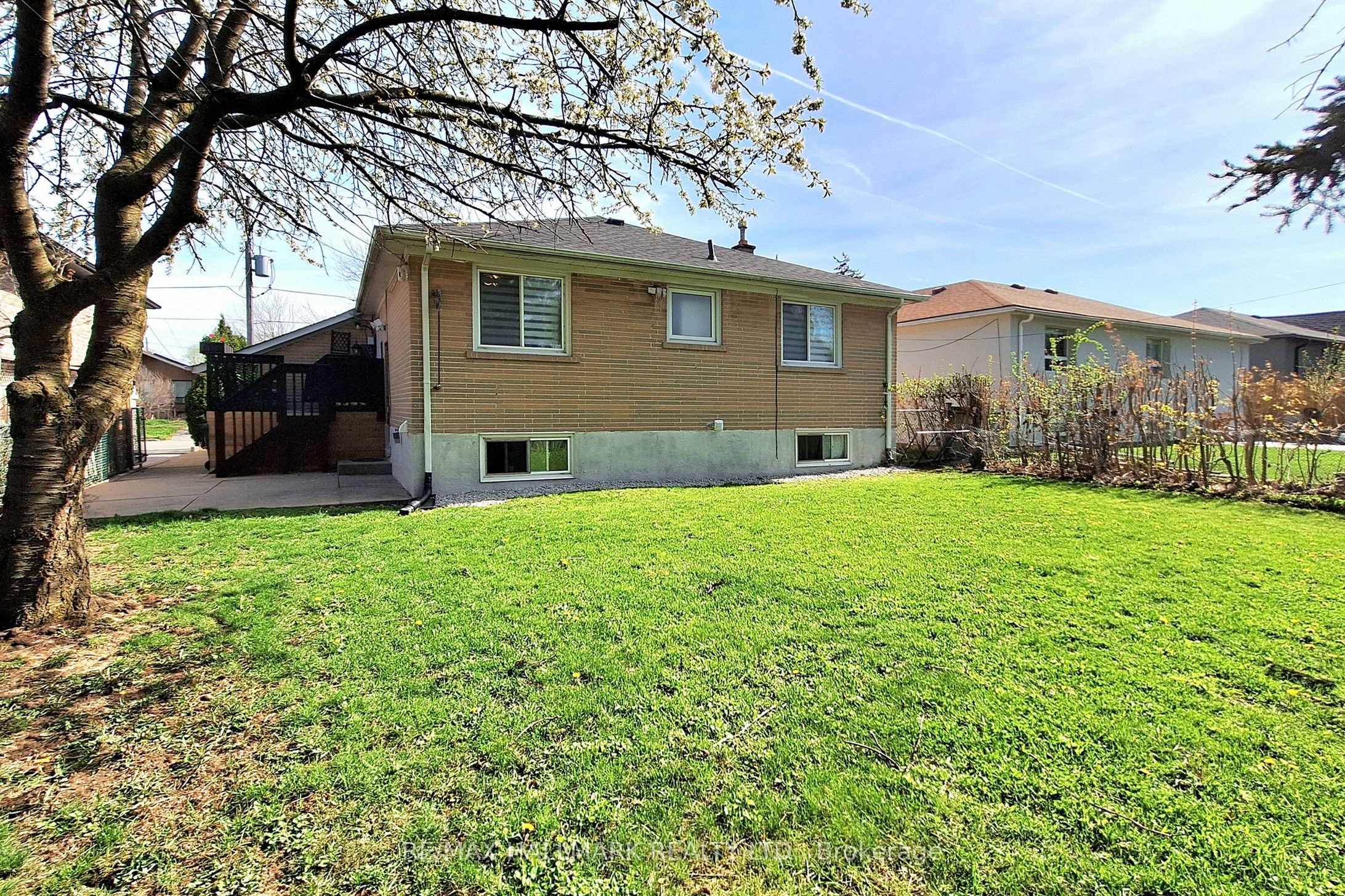 96 Searle Avenue Property Photo 35