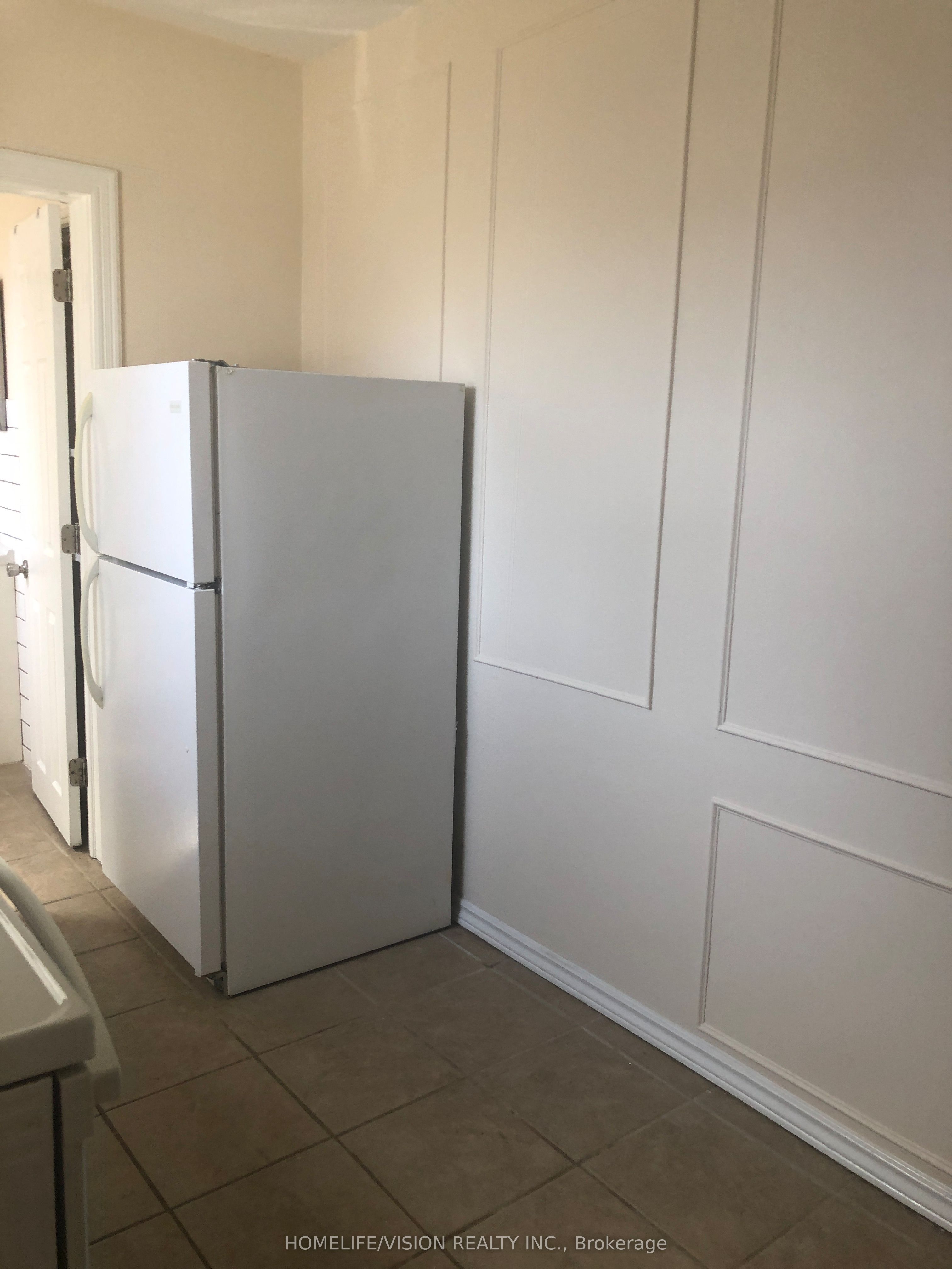 421 Sutherland Drive 2 Property Photo 3