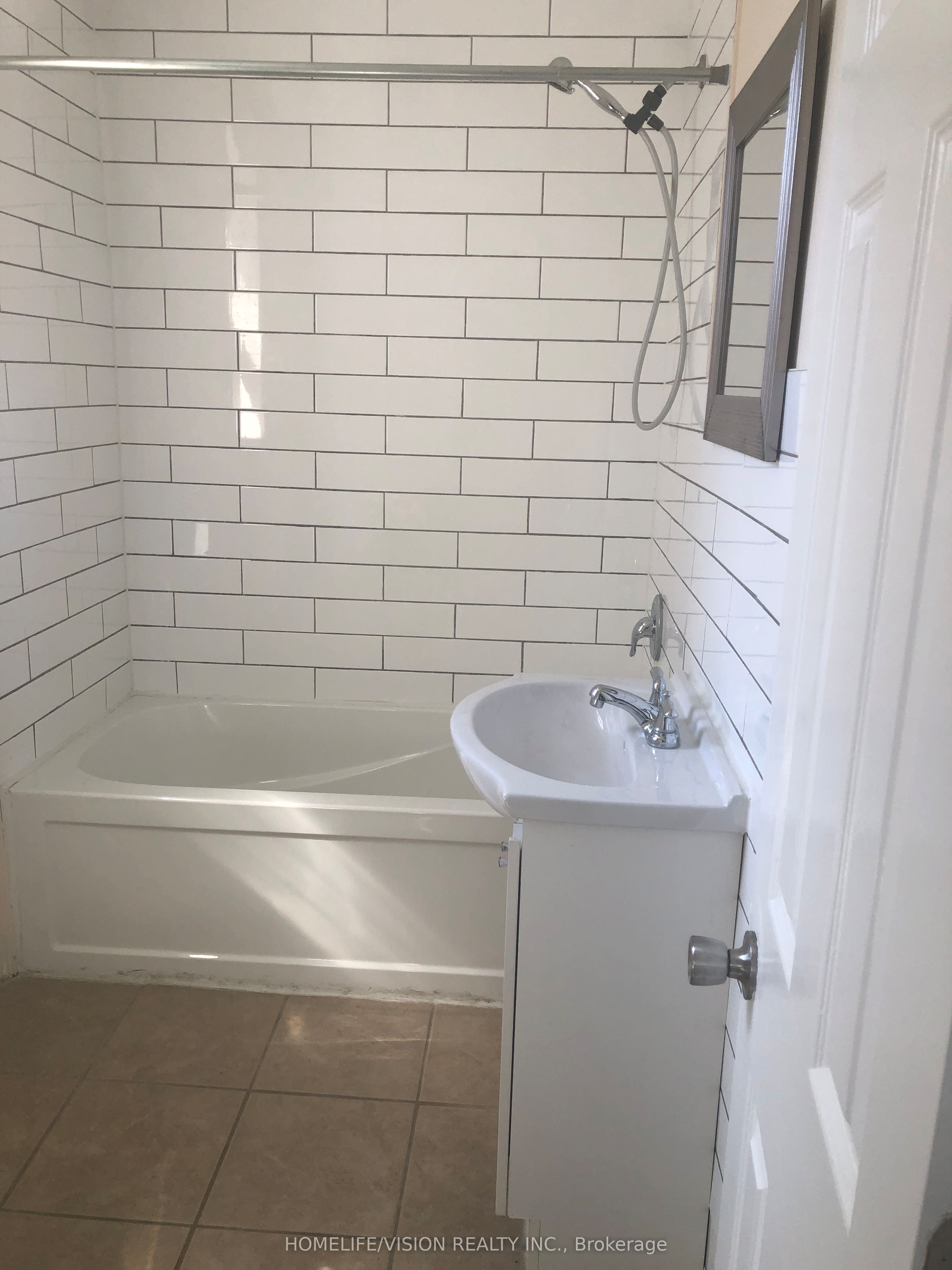 421 Sutherland Drive 2 Property Photo 6