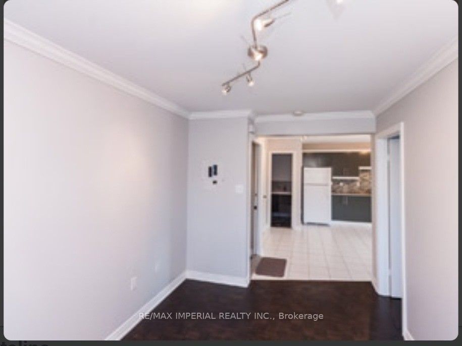 714r Dufferin Street Property Photo 4