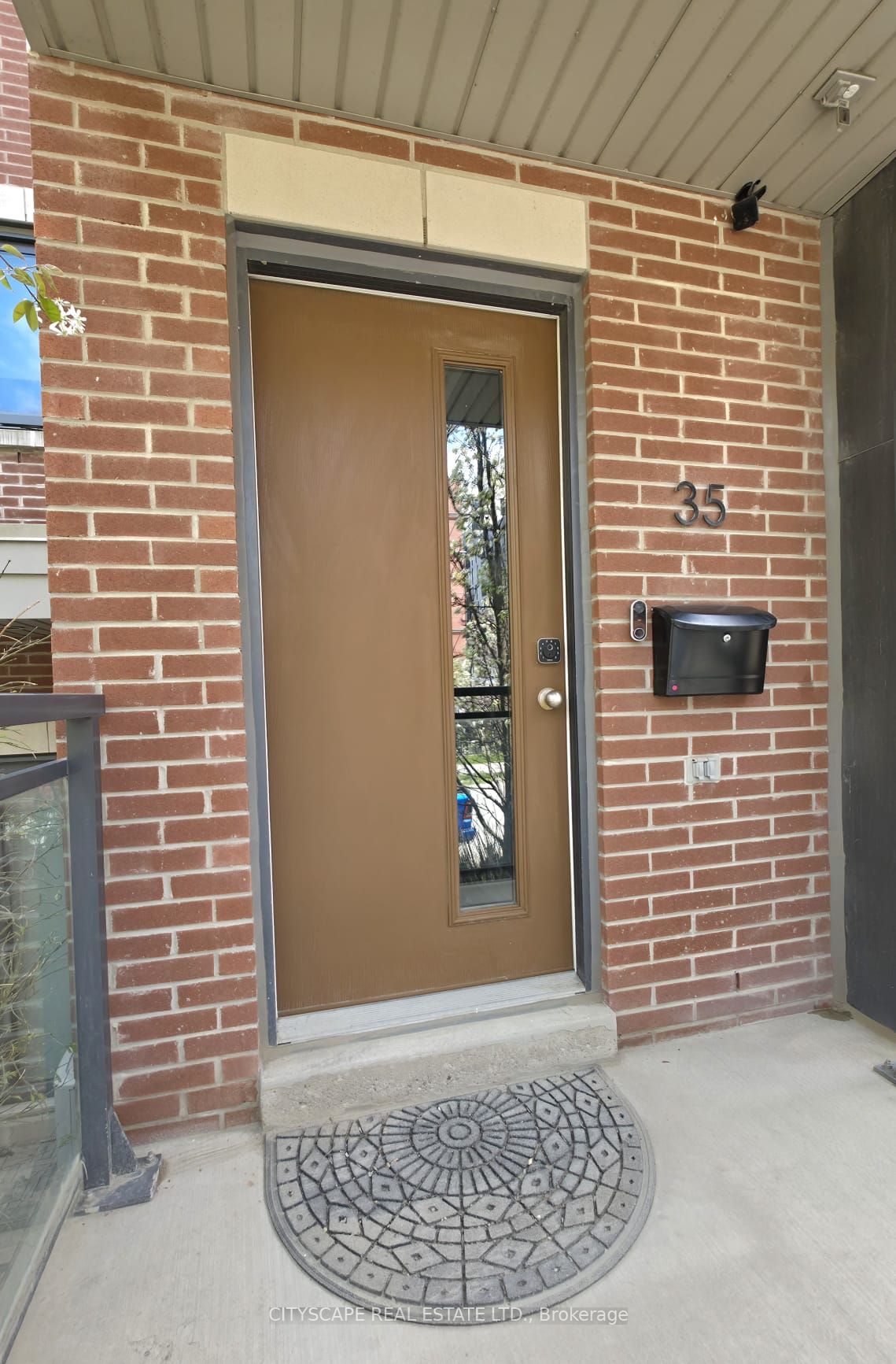 35 Oak Street Property Photo 6