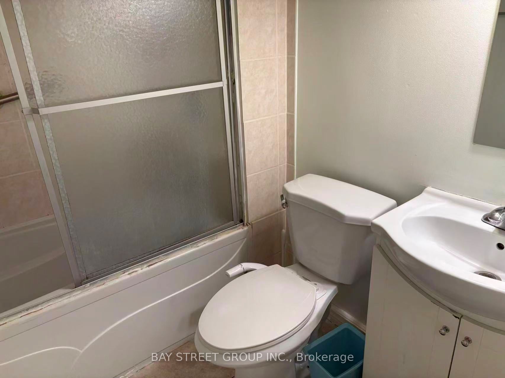 35 Cairnside Crescent Property Photo 3
