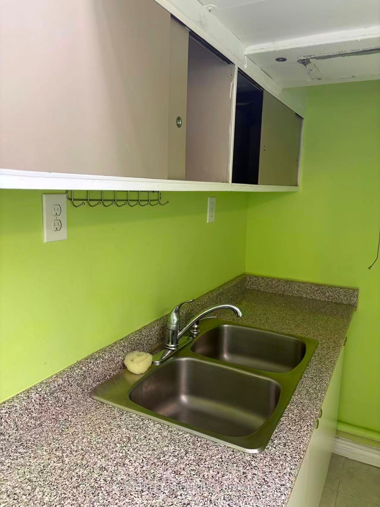 35 Cairnside Crescent Property Photo 9