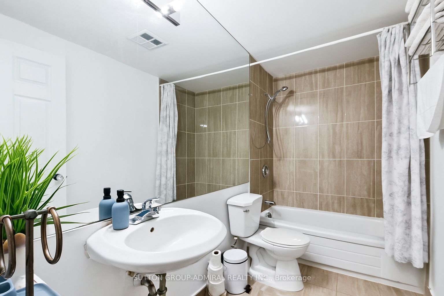 88 Charles Street E 305 Property Photo 3