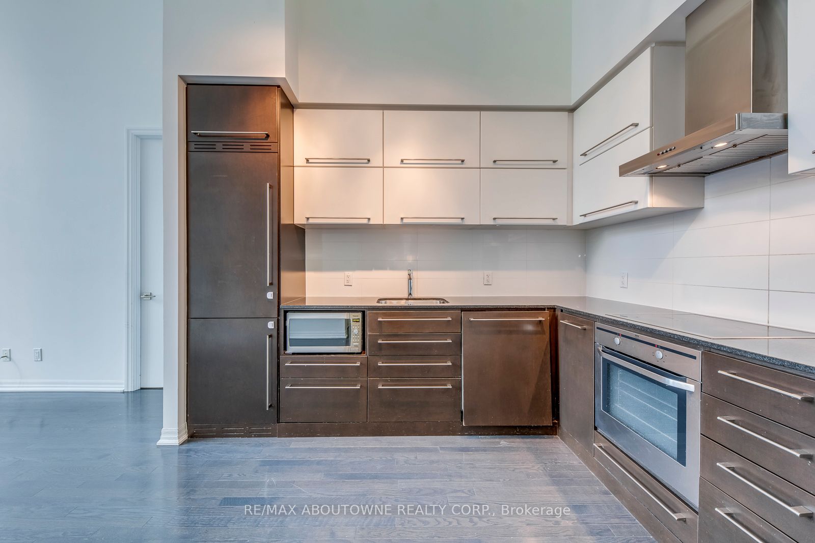 770 Bay Street 202 Property Photo 6