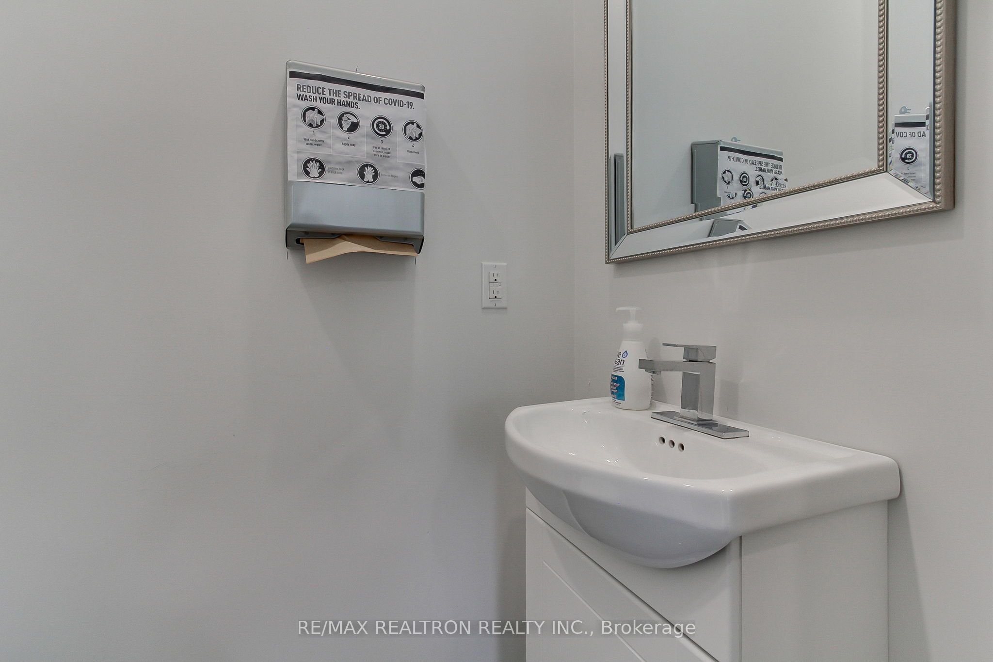 3173 Bathurst Street Main Floor Property Photo 15
