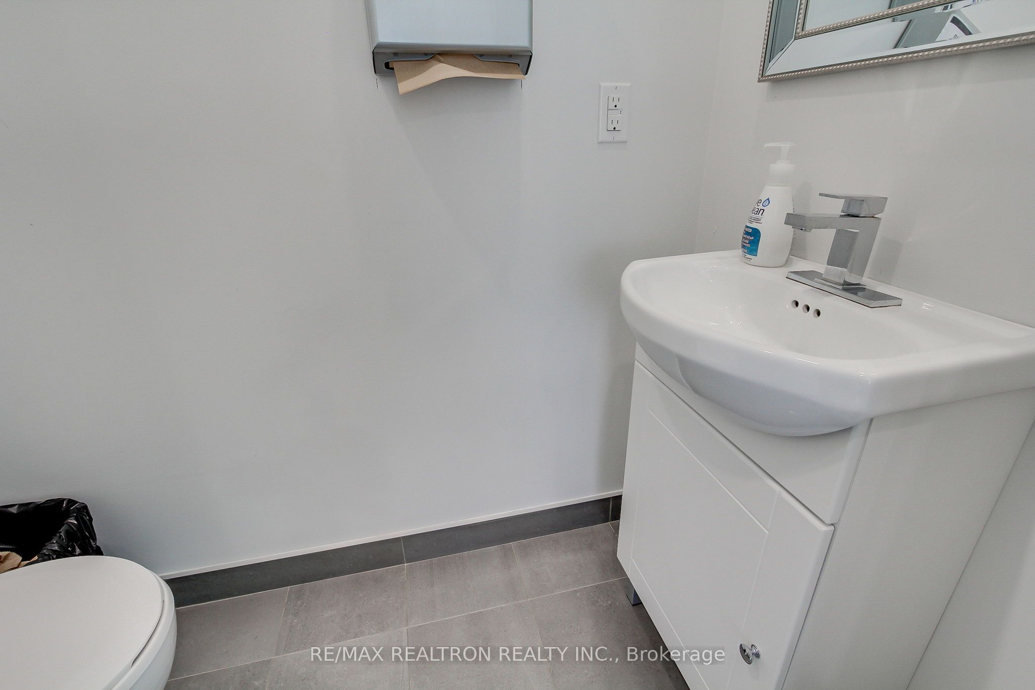 3173 Bathurst Street Main Floor Property Photo 16