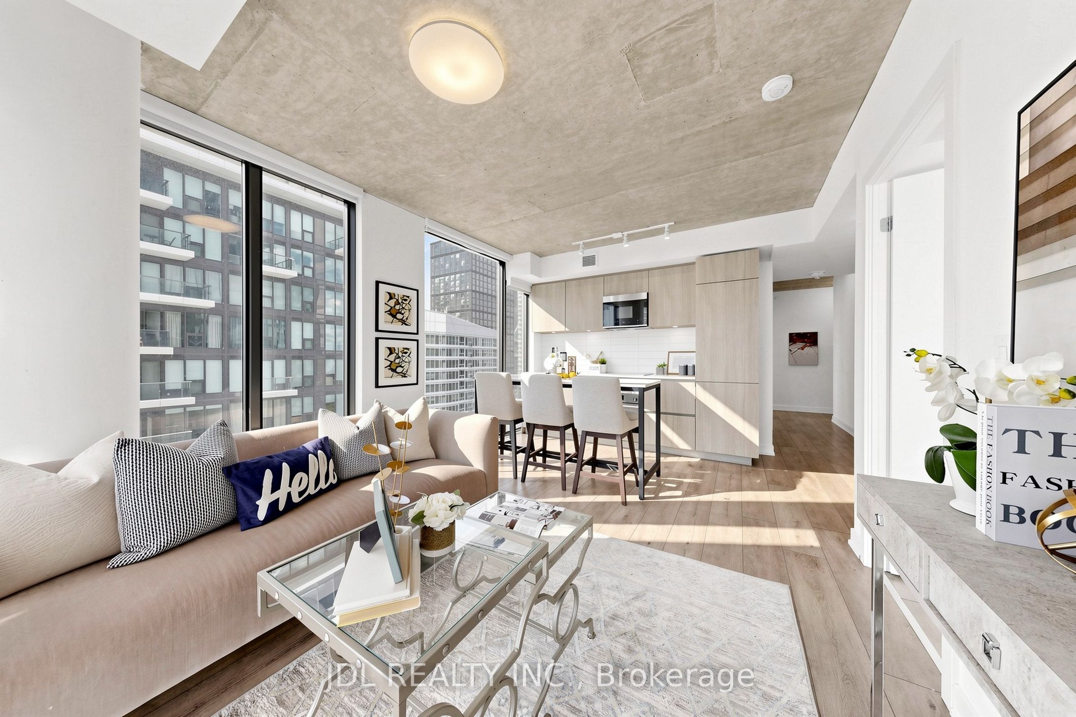 47 Mutual Street 2502 Property Photo 2