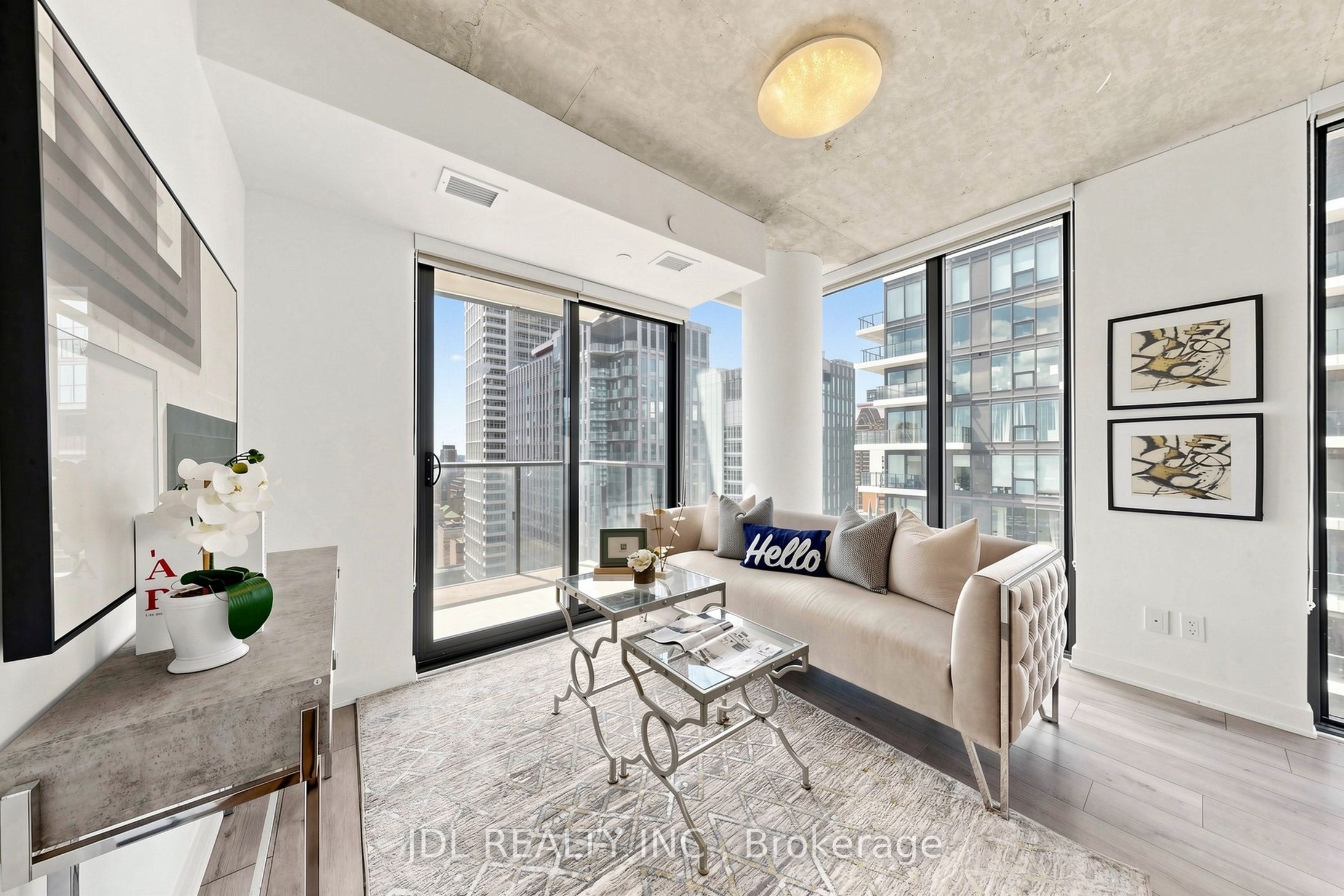 47 Mutual Street 2502 Property Photo 3