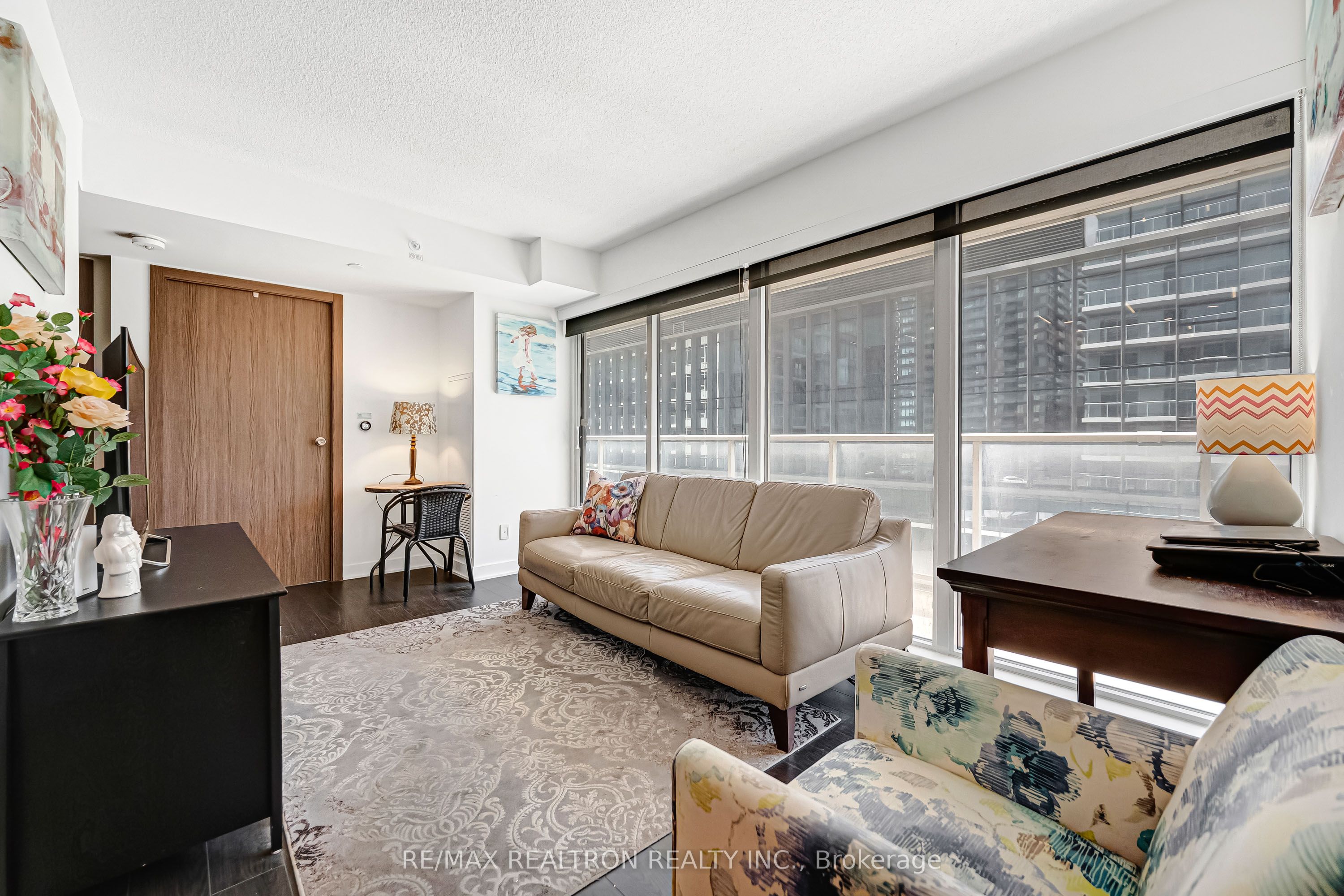 19 Bathurst Street 811 Property Photo 7