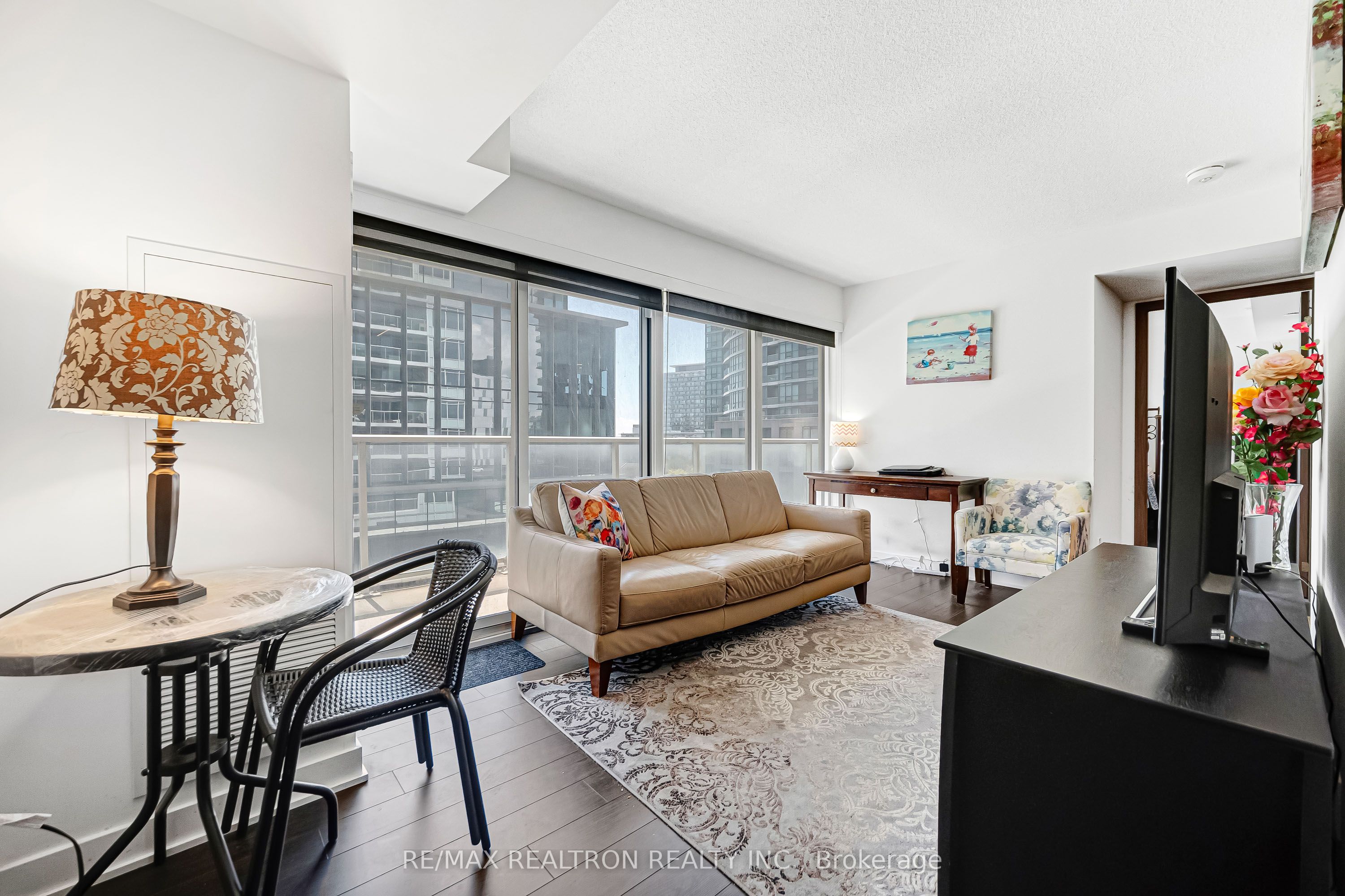 19 Bathurst Street 811 Property Photo 9