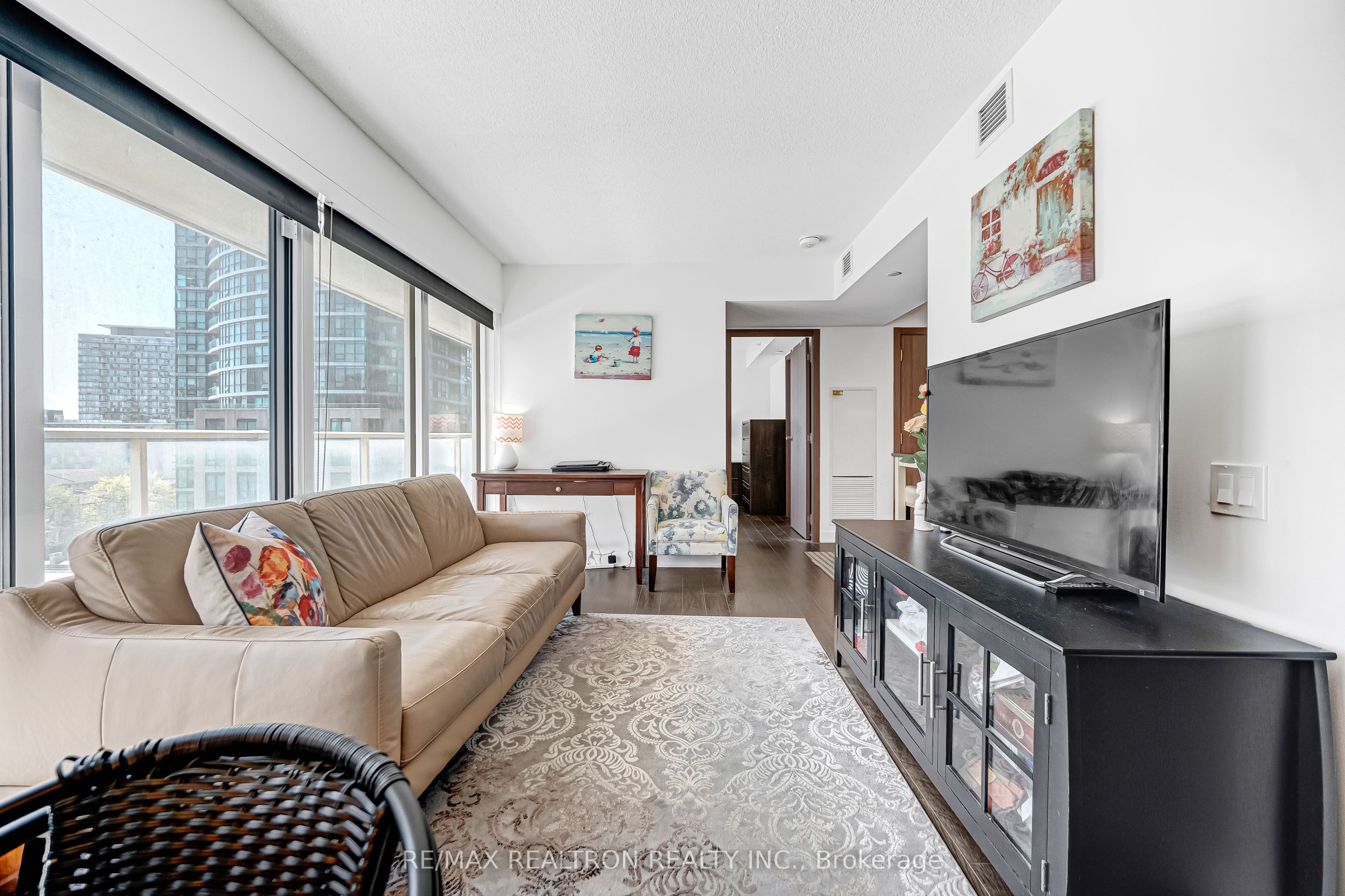19 Bathurst Street 811 Property Photo 10