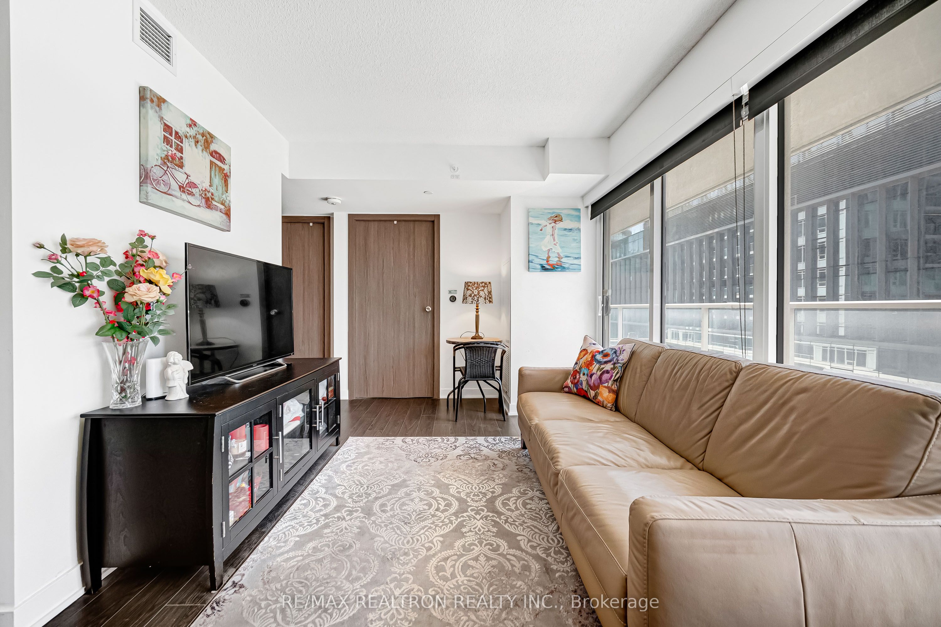 19 Bathurst Street 811 Property Photo 11