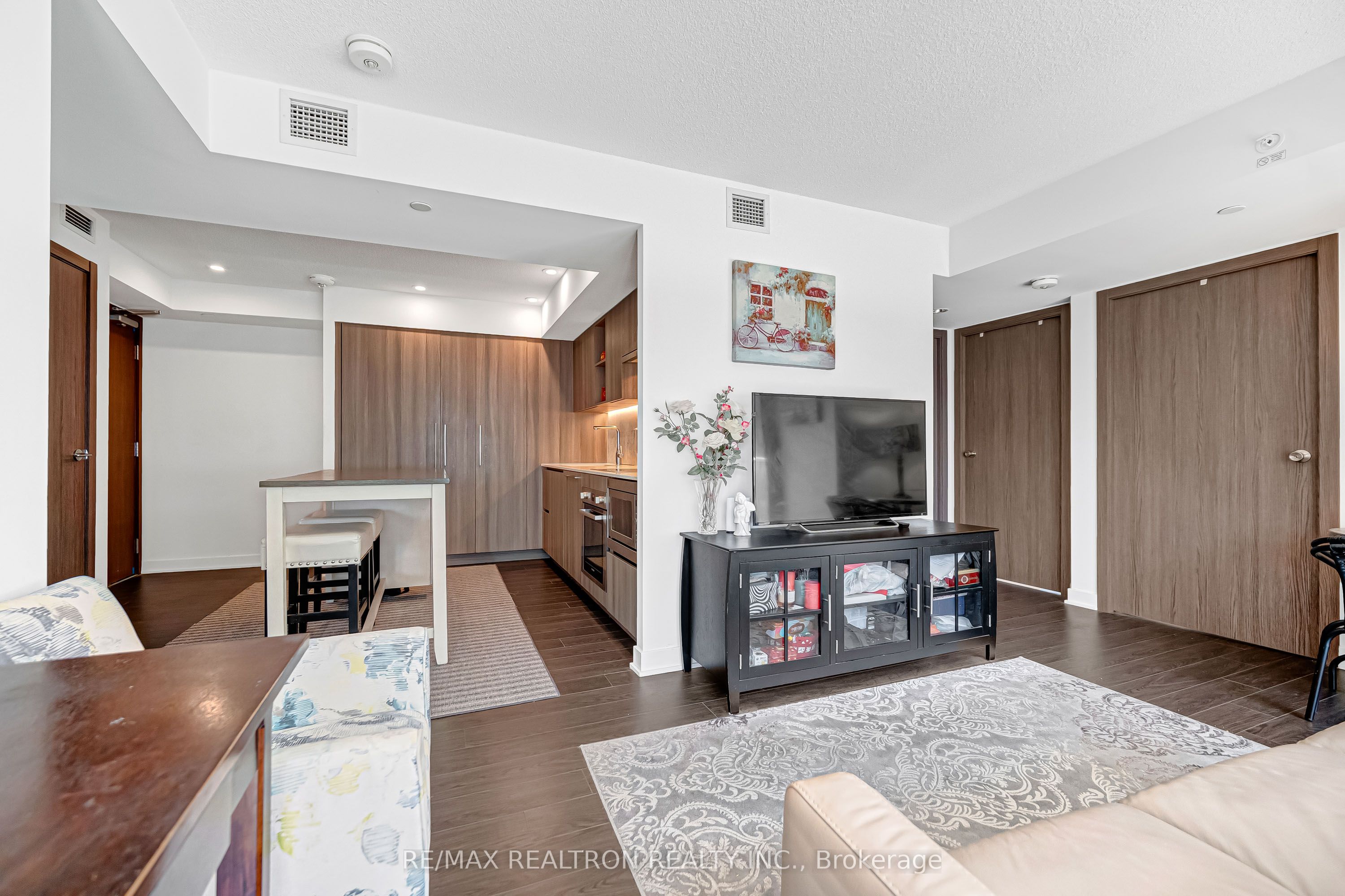 19 Bathurst Street 811 Property Photo 12
