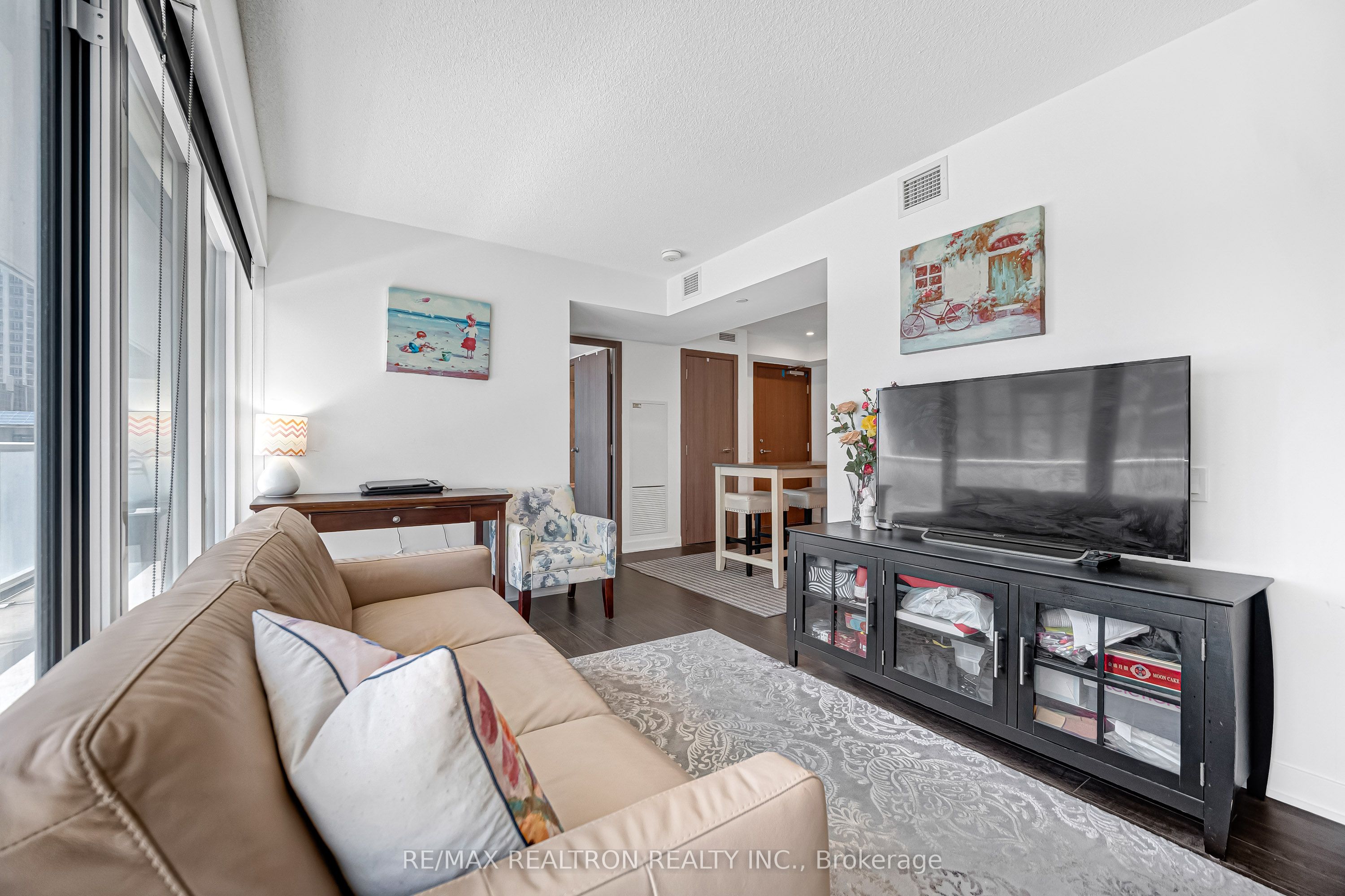 19 Bathurst Street 811 Property Photo 14