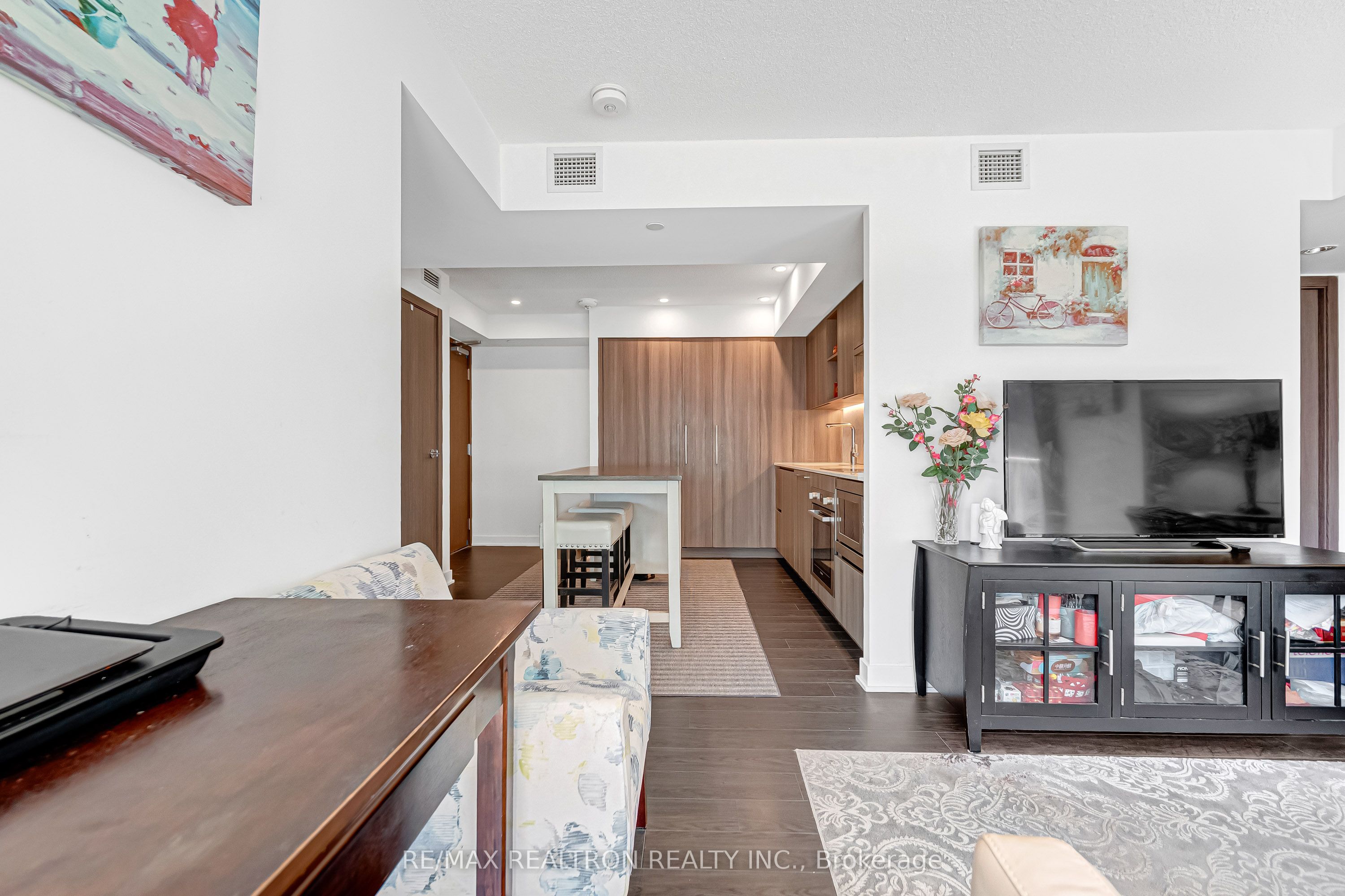 19 Bathurst Street 811 Property Photo 15