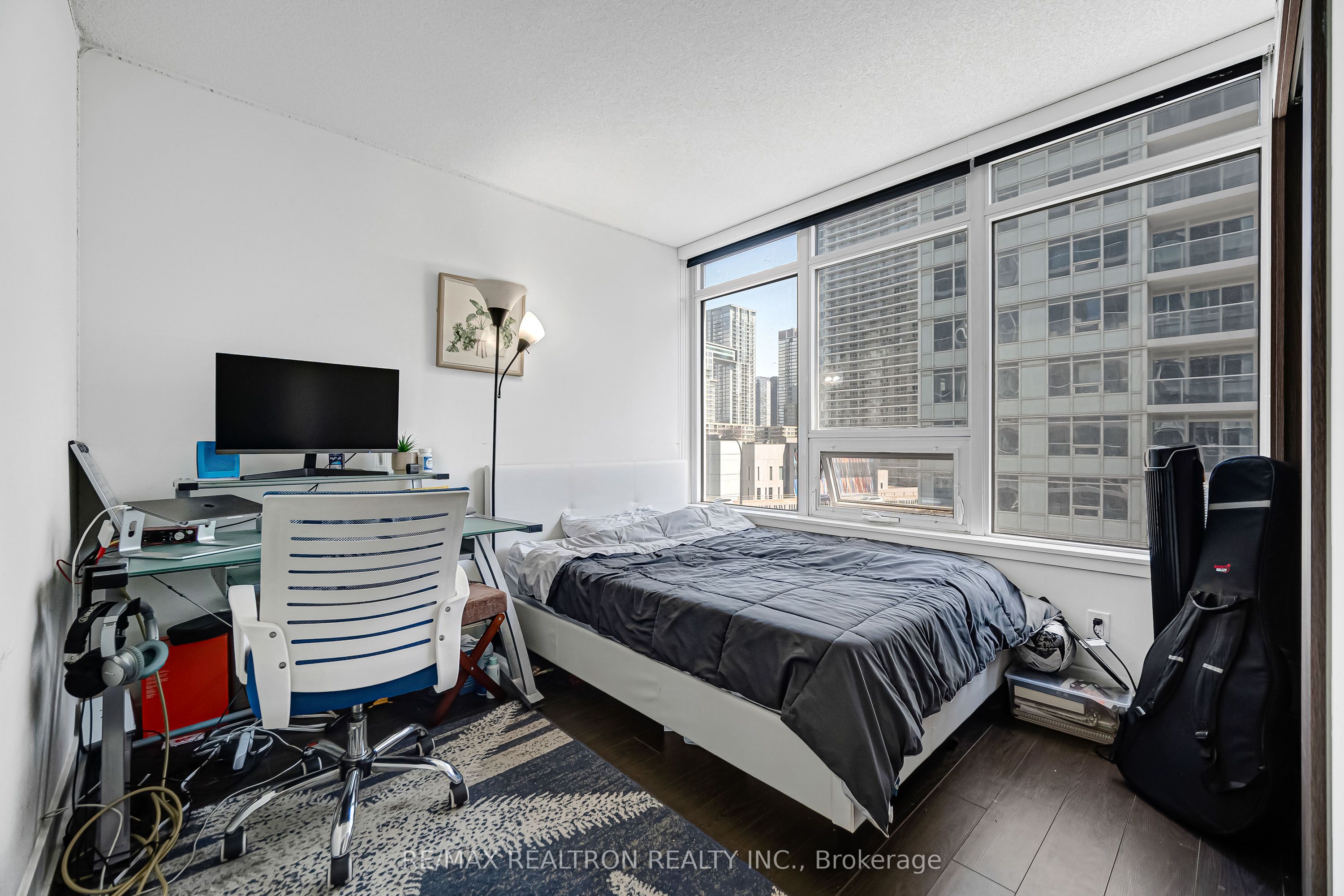 19 Bathurst Street 811 Property Photo 17