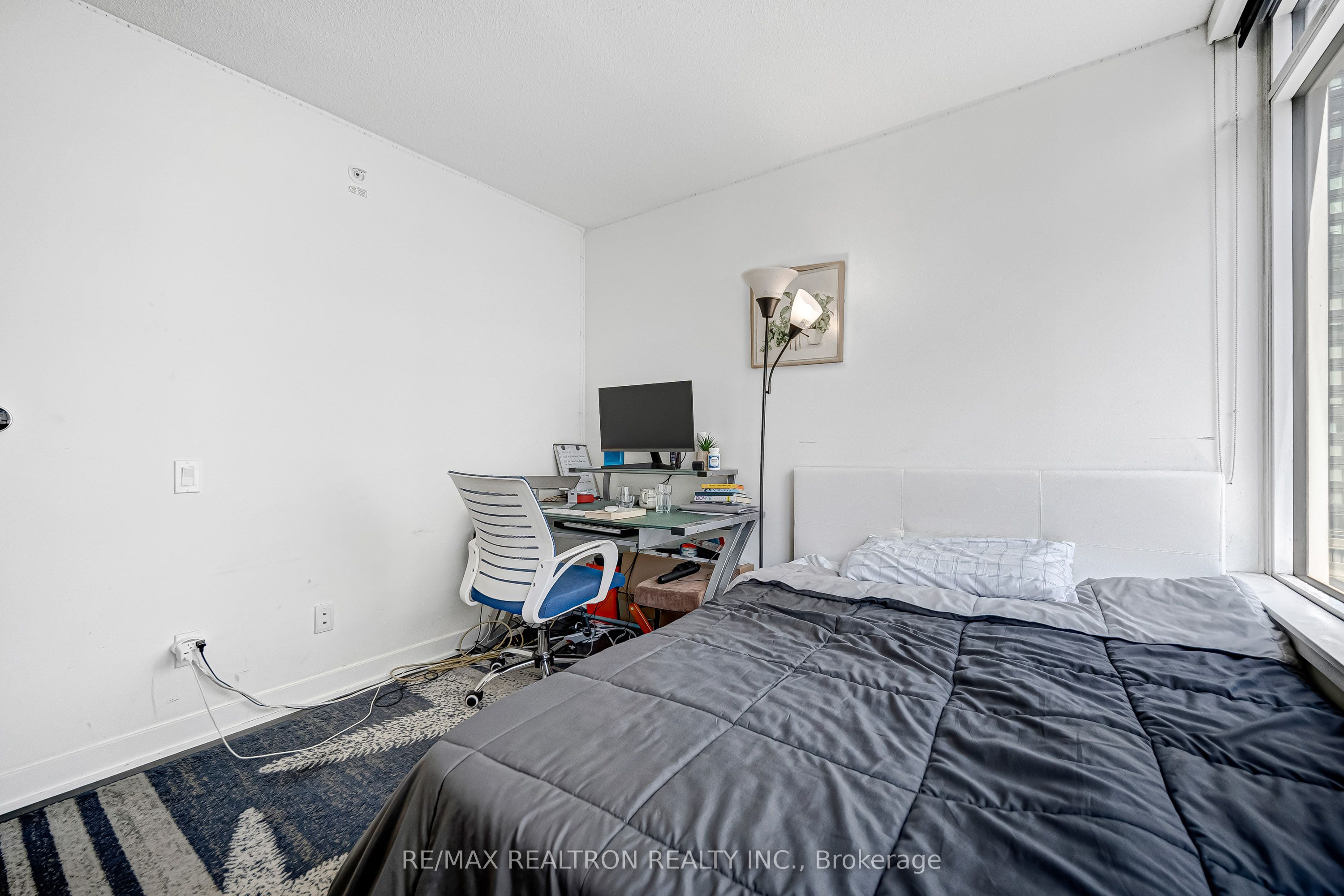 19 Bathurst Street 811 Property Photo 19