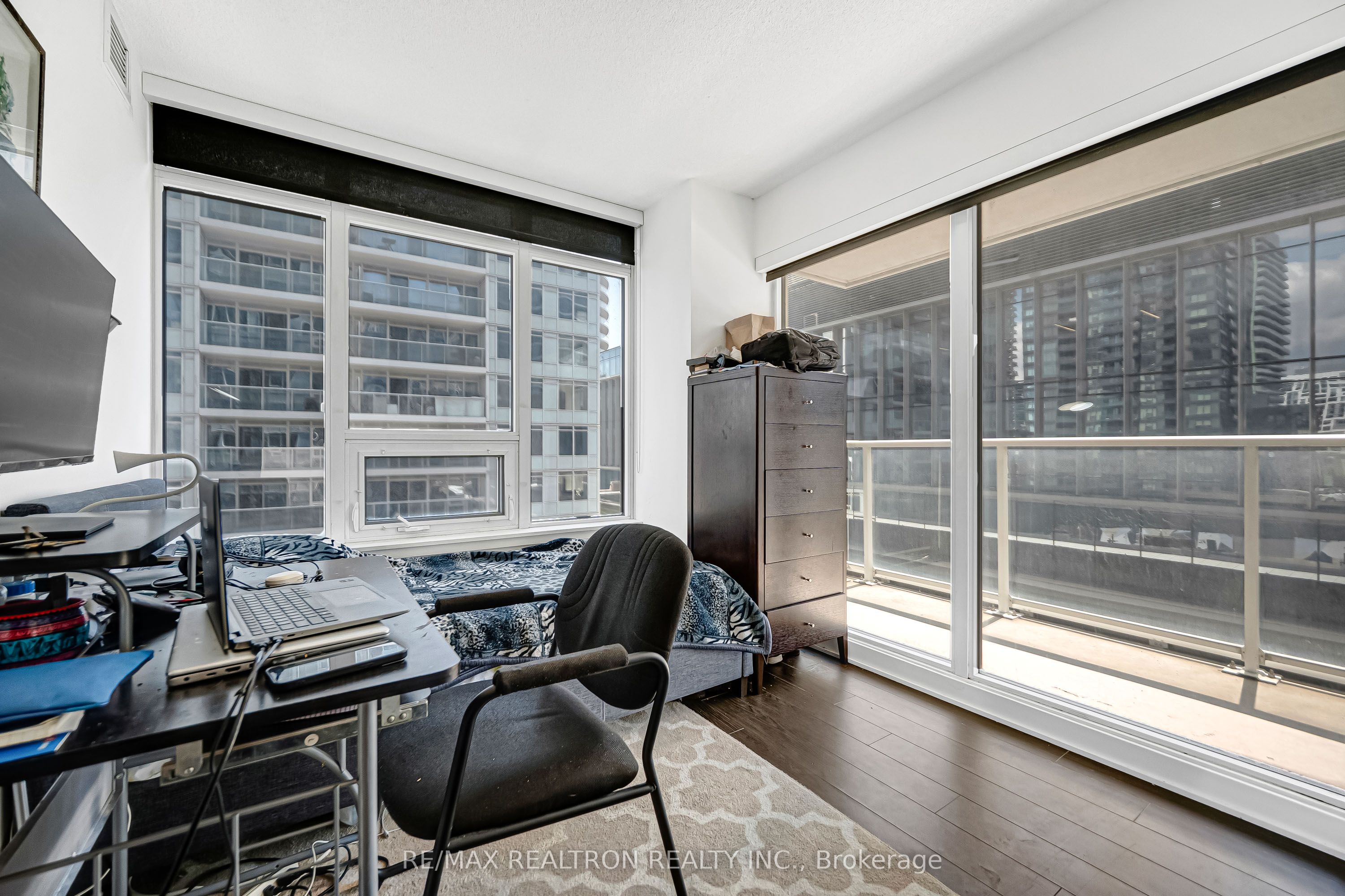 19 Bathurst Street 811 Property Photo 20