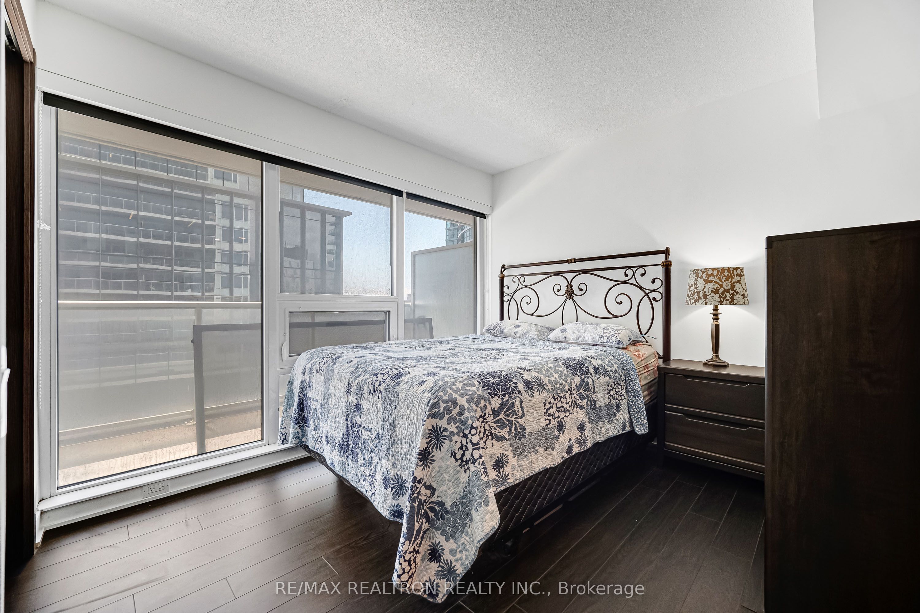 19 Bathurst Street 811 Property Photo 24
