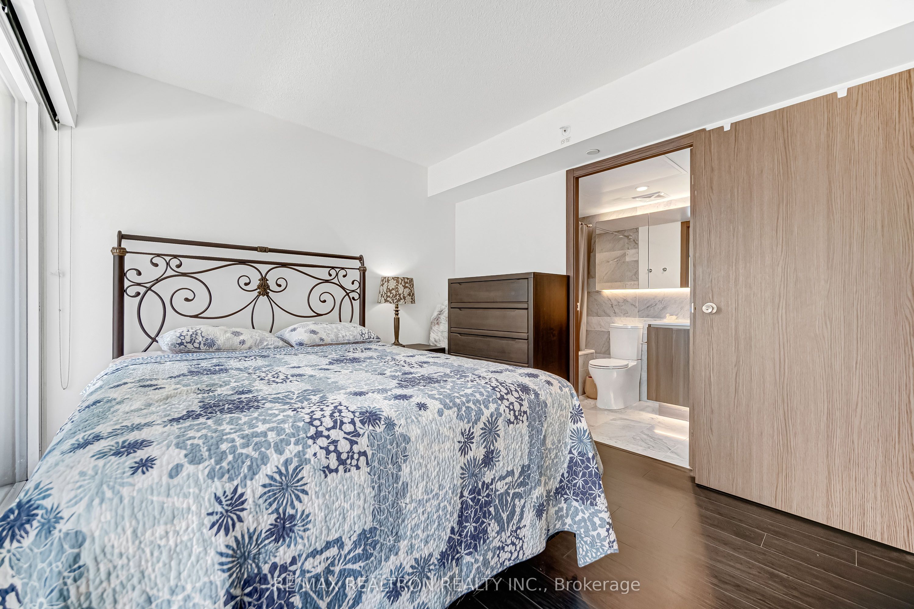 19 Bathurst Street 811 Property Photo 26