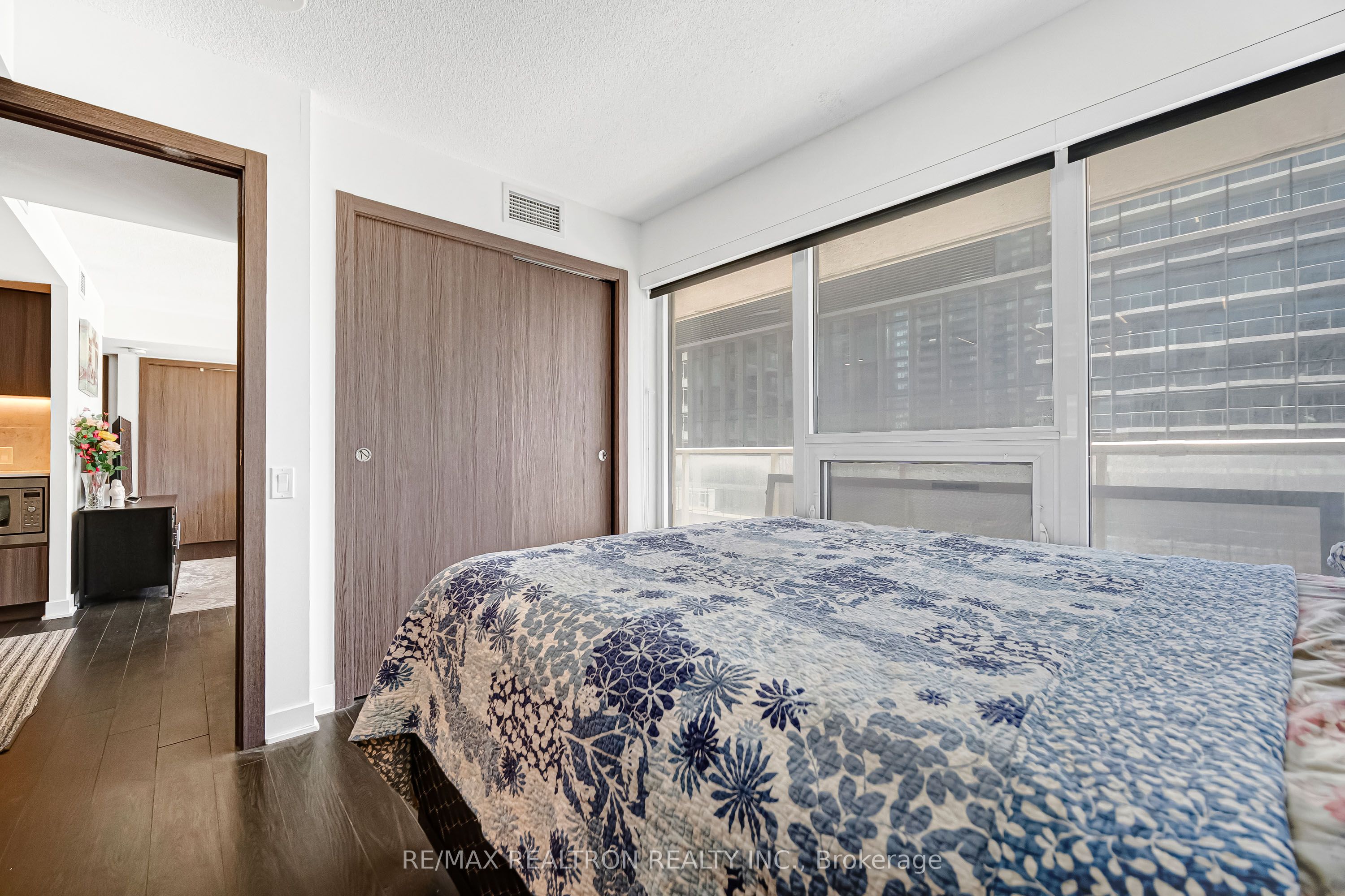 19 Bathurst Street 811 Property Photo 27