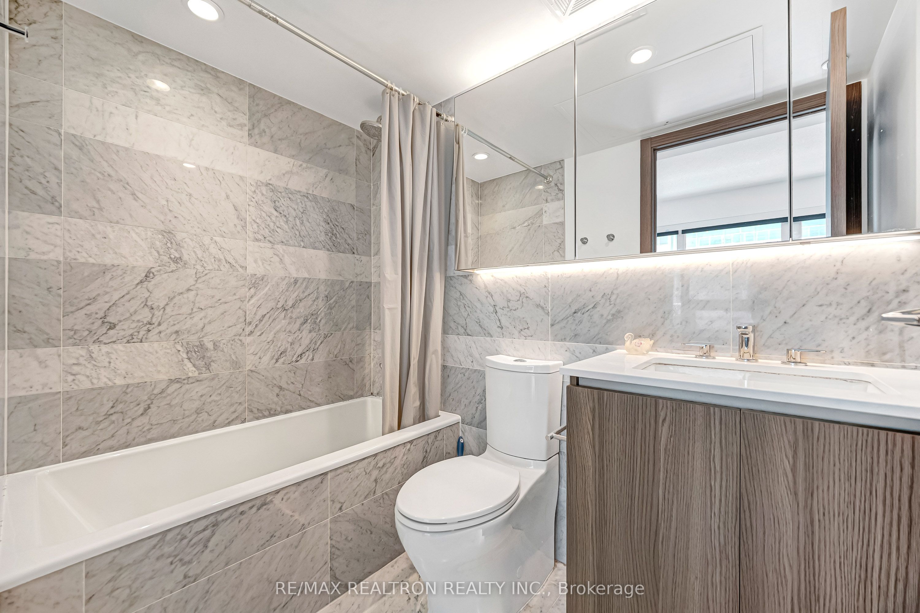 19 Bathurst Street 811 Property Photo 28