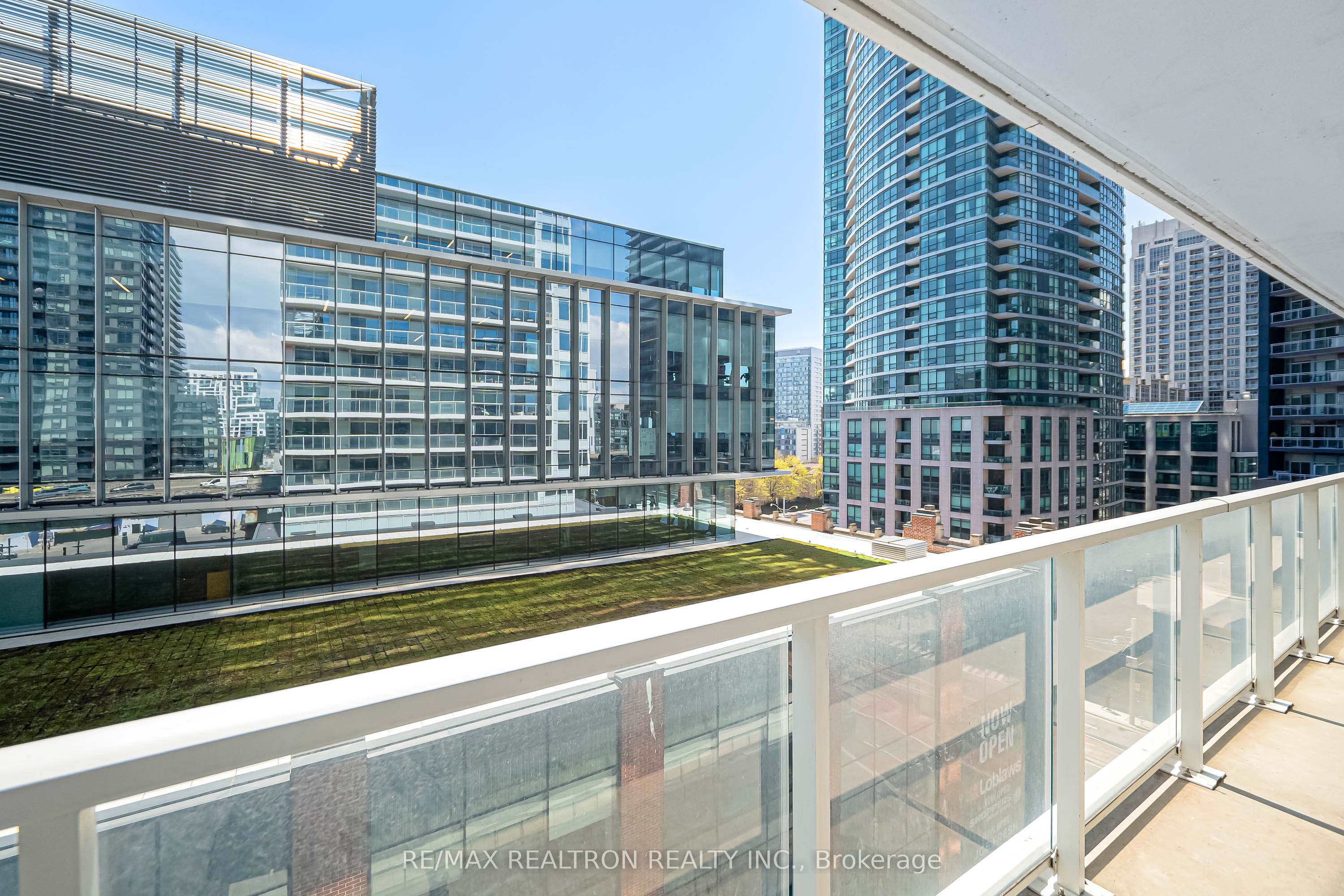 19 Bathurst Street 811 Property Photo 32