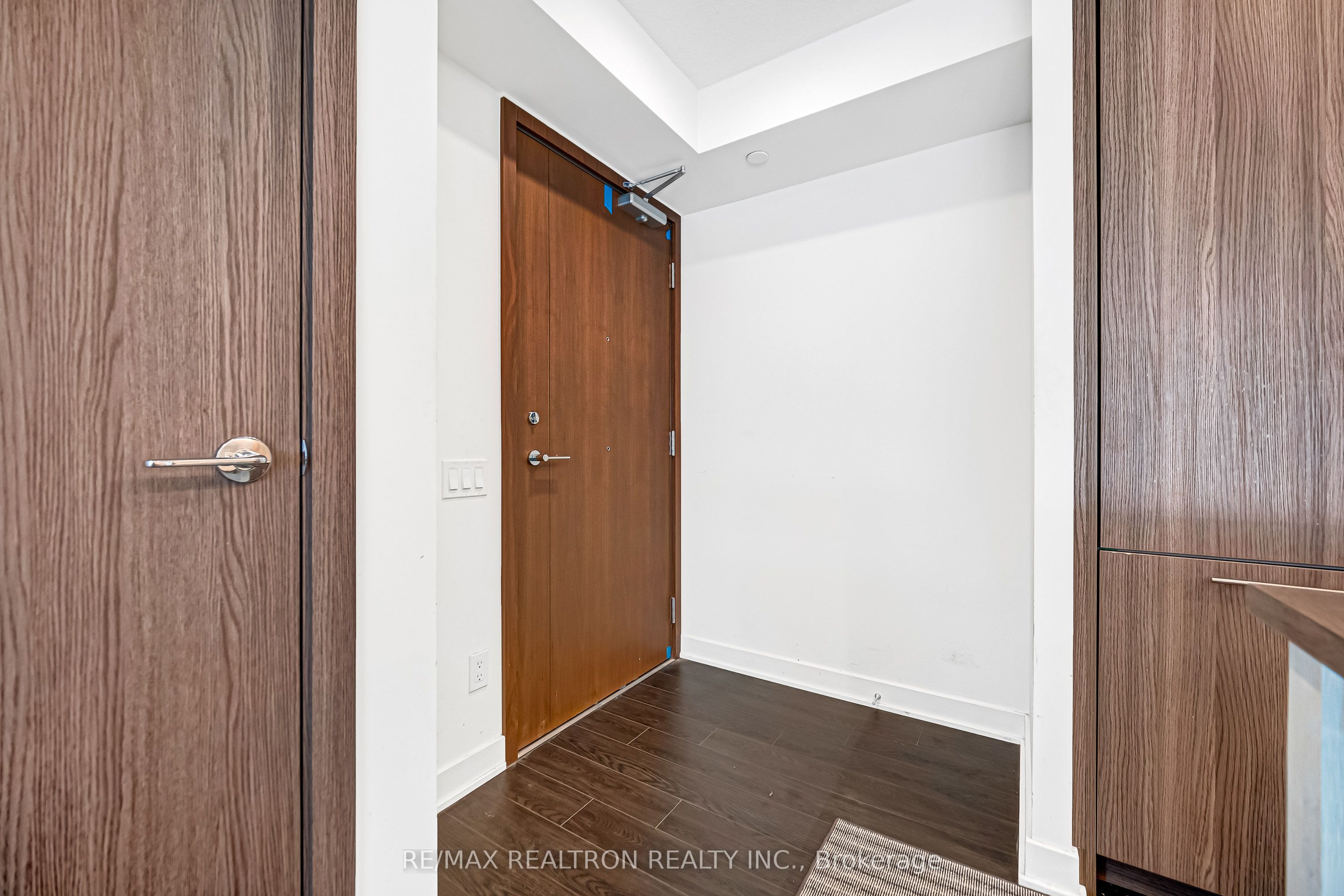 19 Bathurst Street 811 Property Photo 47